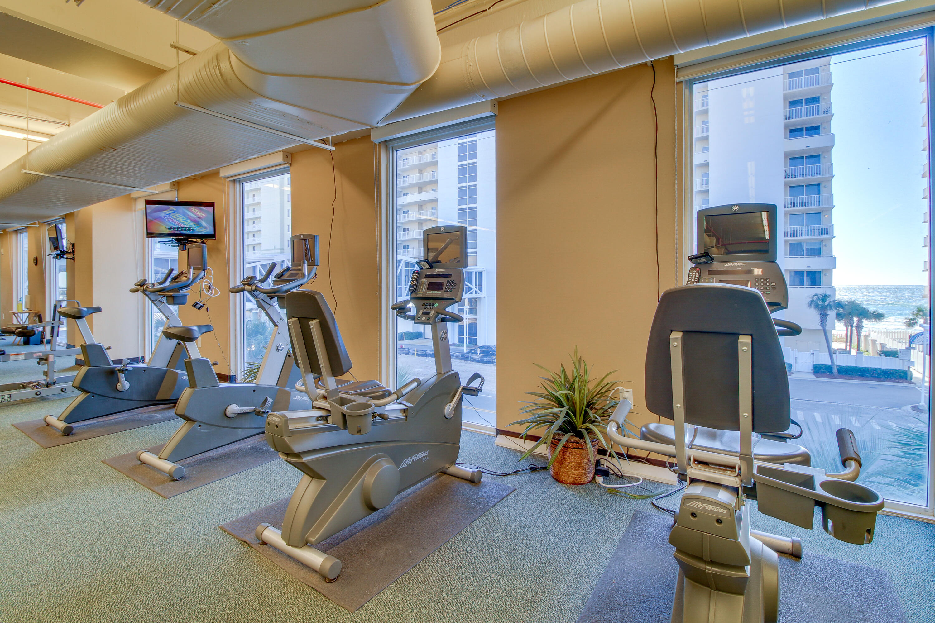 MAJESTIC BEACH TOWERS I - Residential