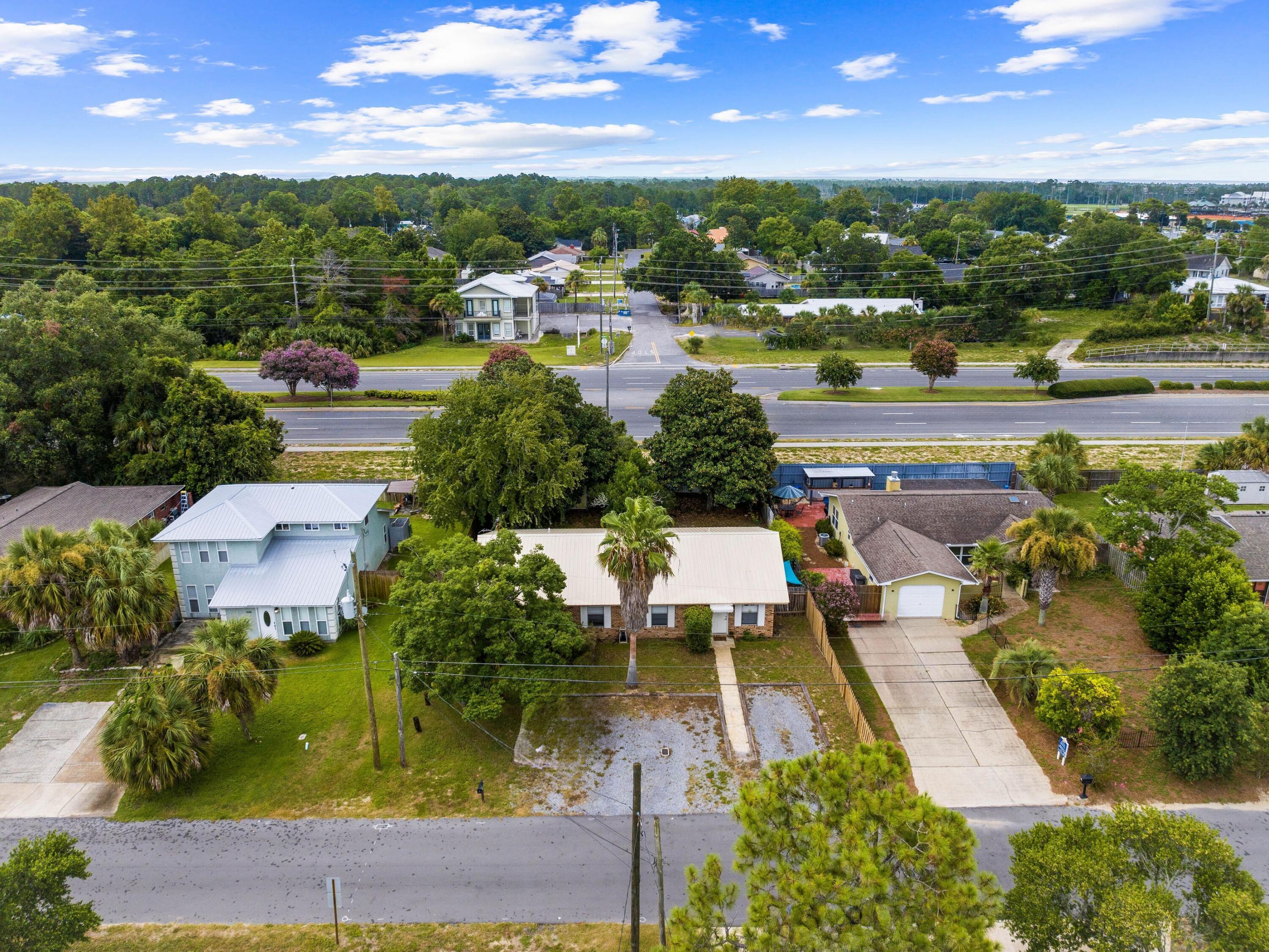 LAKESIDE VILLAS - Residential
