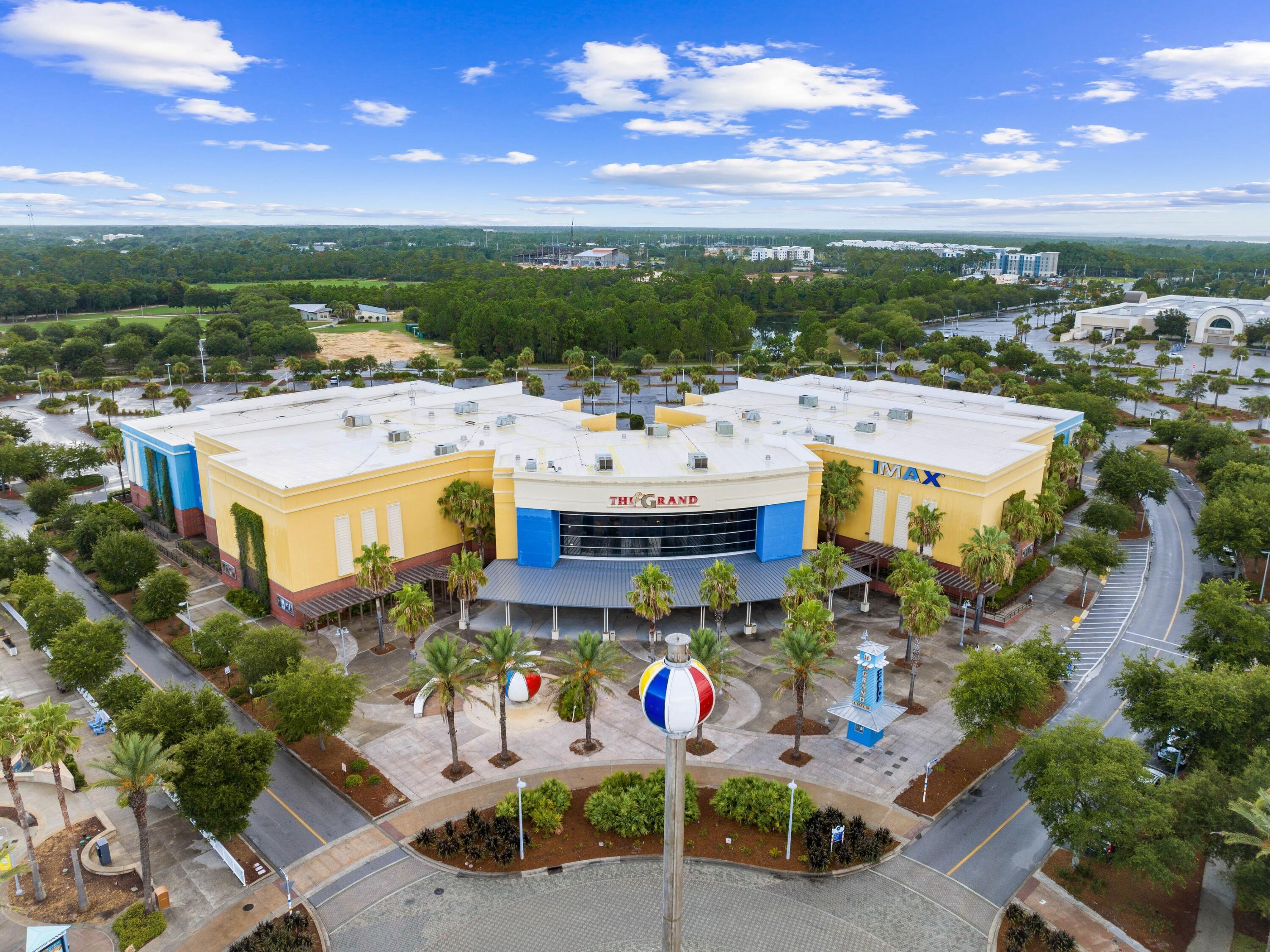 LAKESIDE VILLAS - Residential