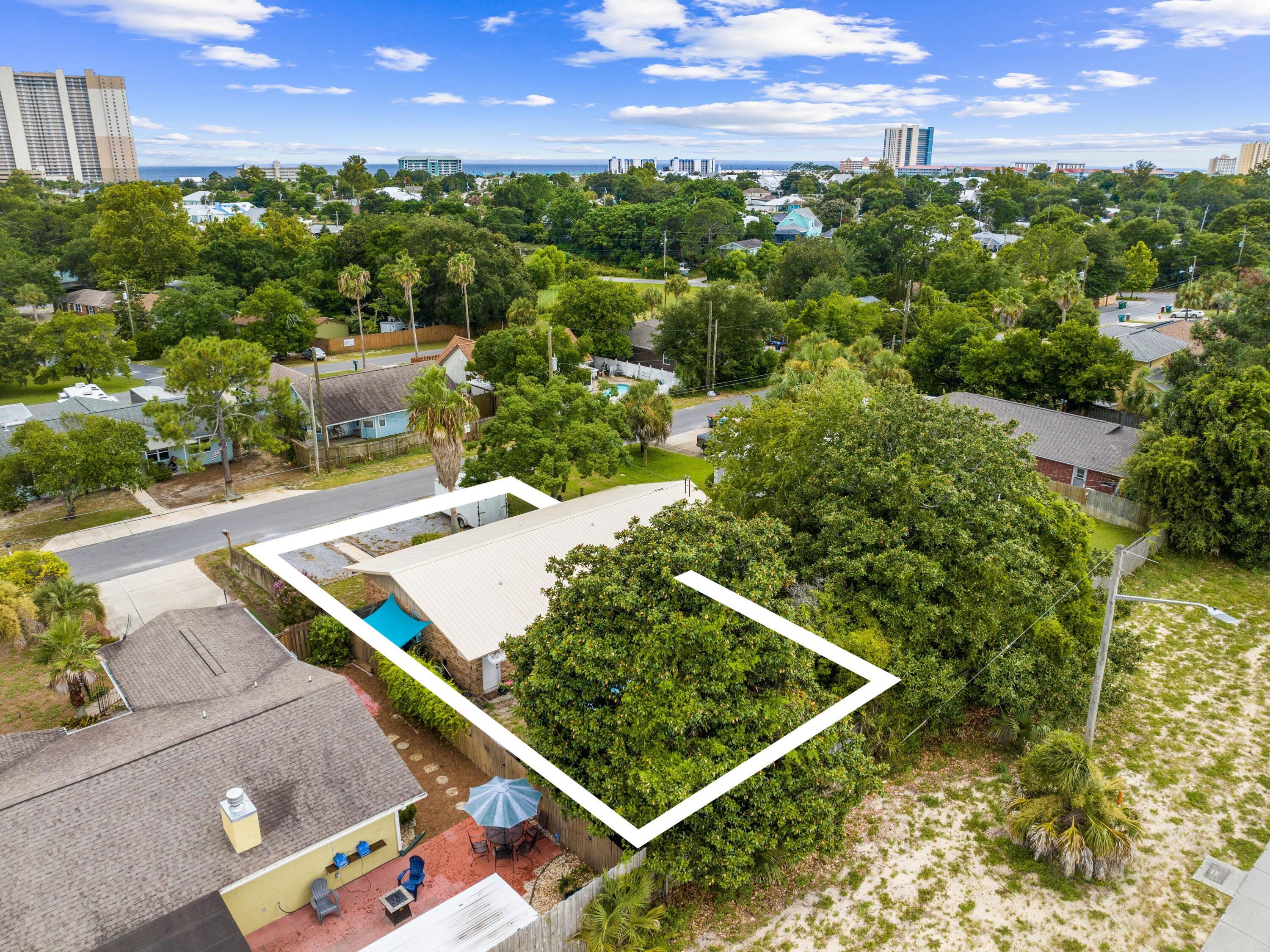 LAKESIDE VILLAS - Residential