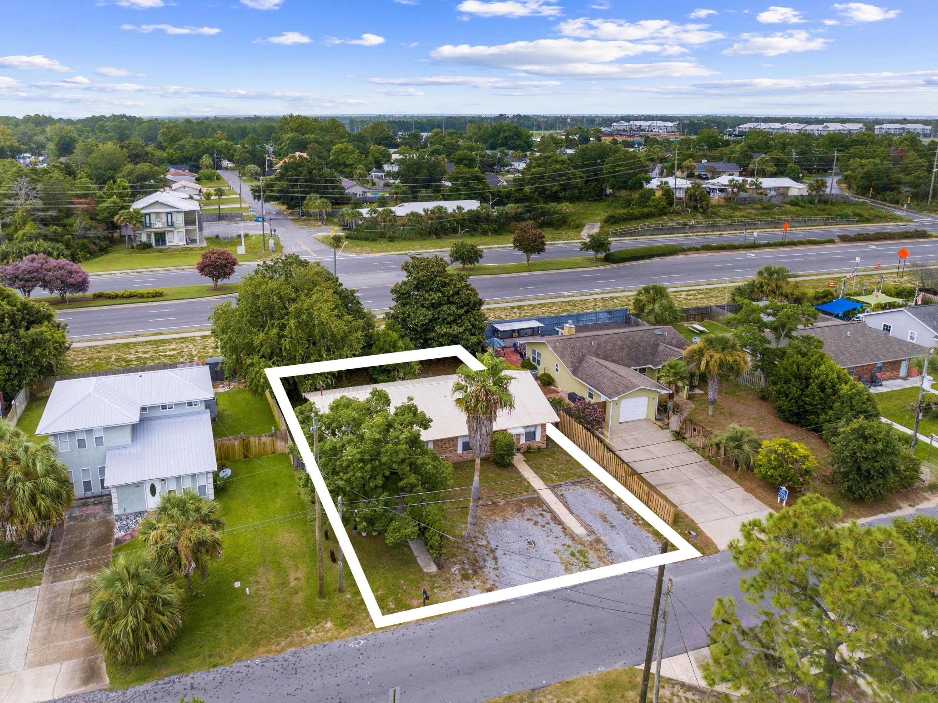 LAKESIDE VILLAS - Residential