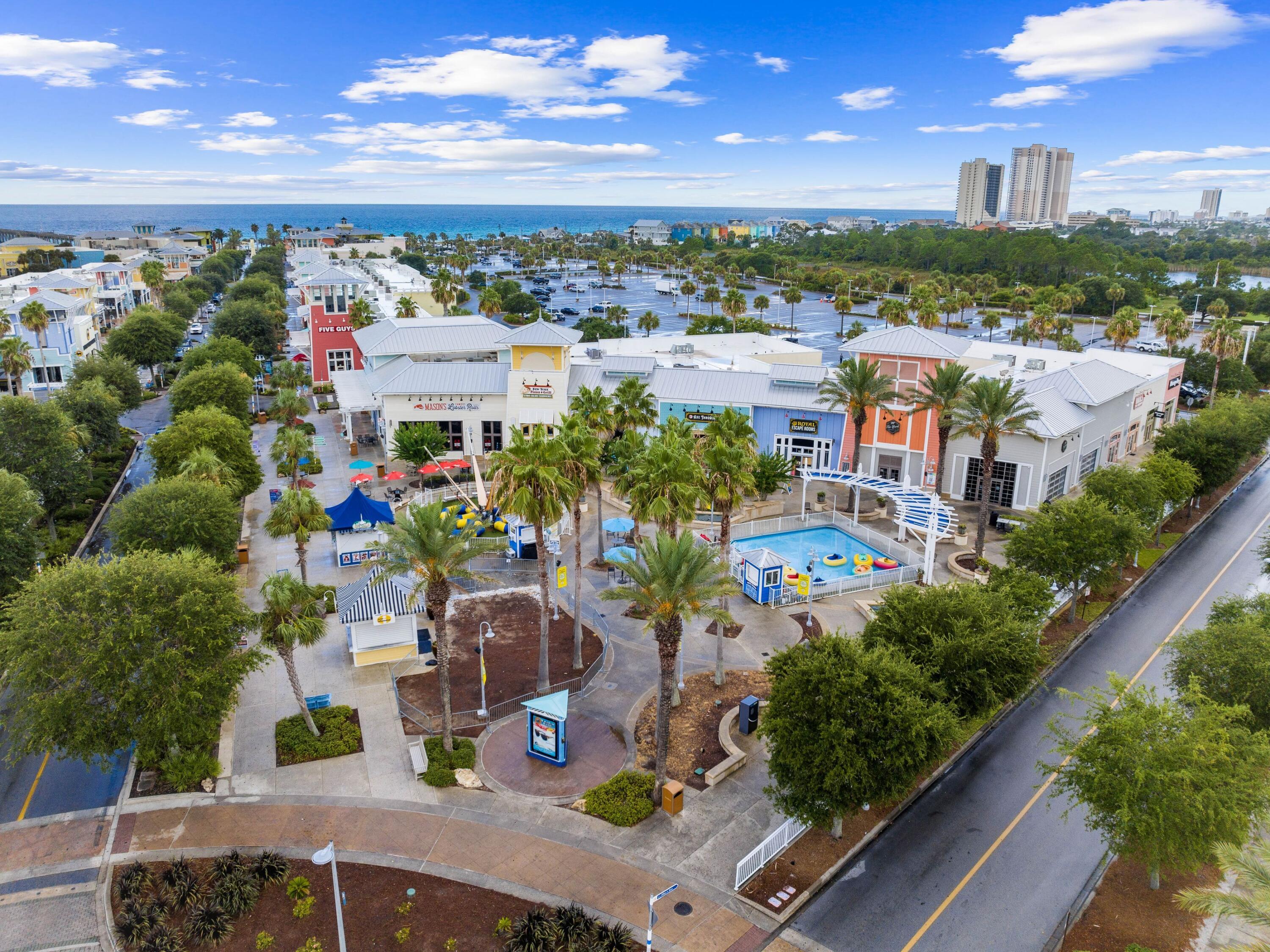 LAKESIDE VILLAS - Residential