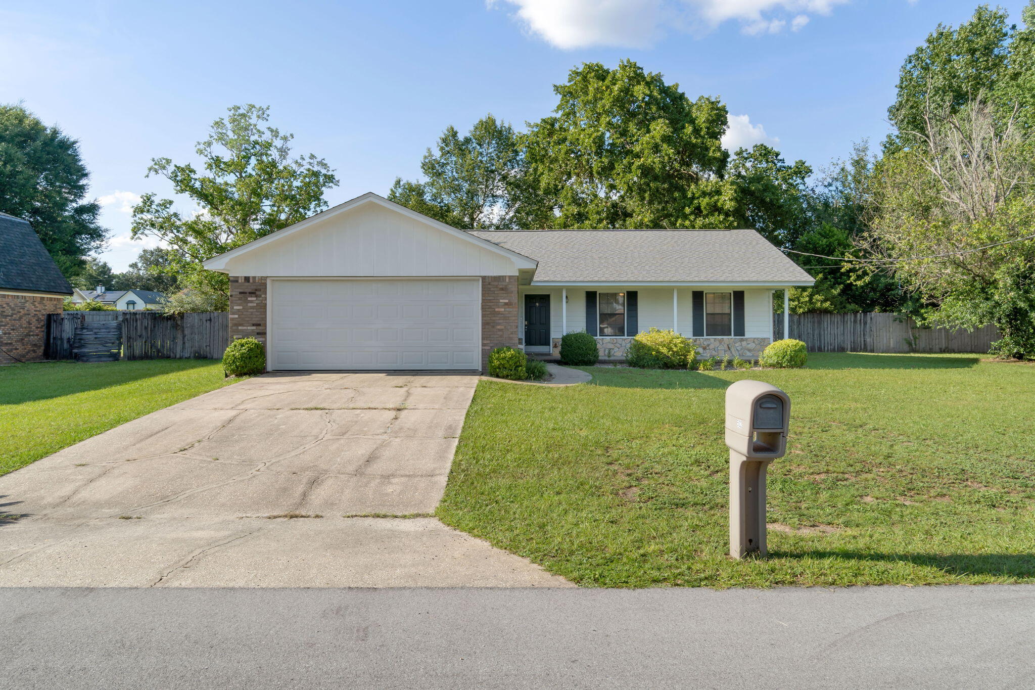 COUNTRYVIEW ESTATES 3RD ADDN - Residential Lease