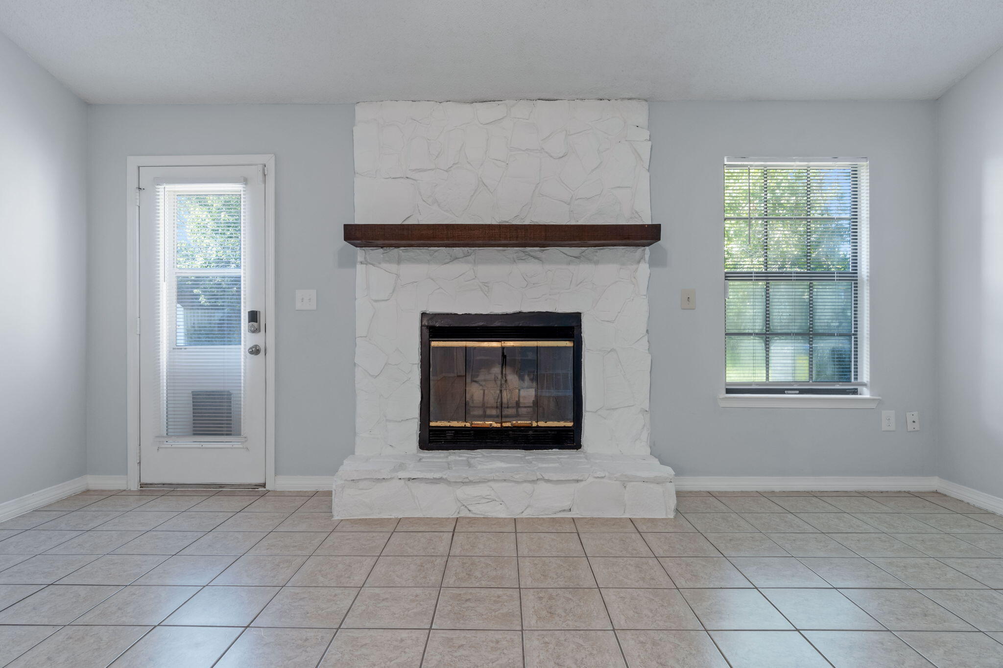 COUNTRYVIEW ESTATES 3RD ADDN - Residential Lease