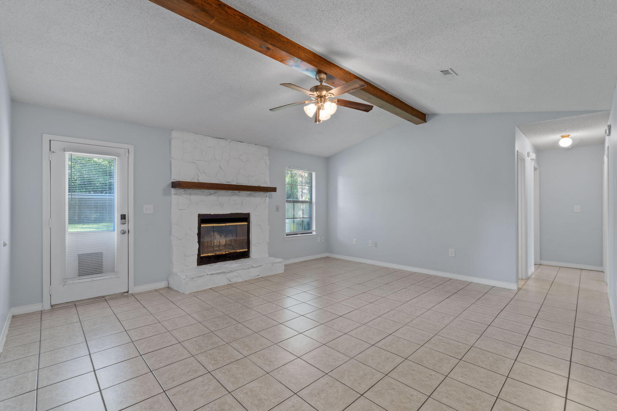 COUNTRYVIEW ESTATES 3RD ADDN - Residential Lease