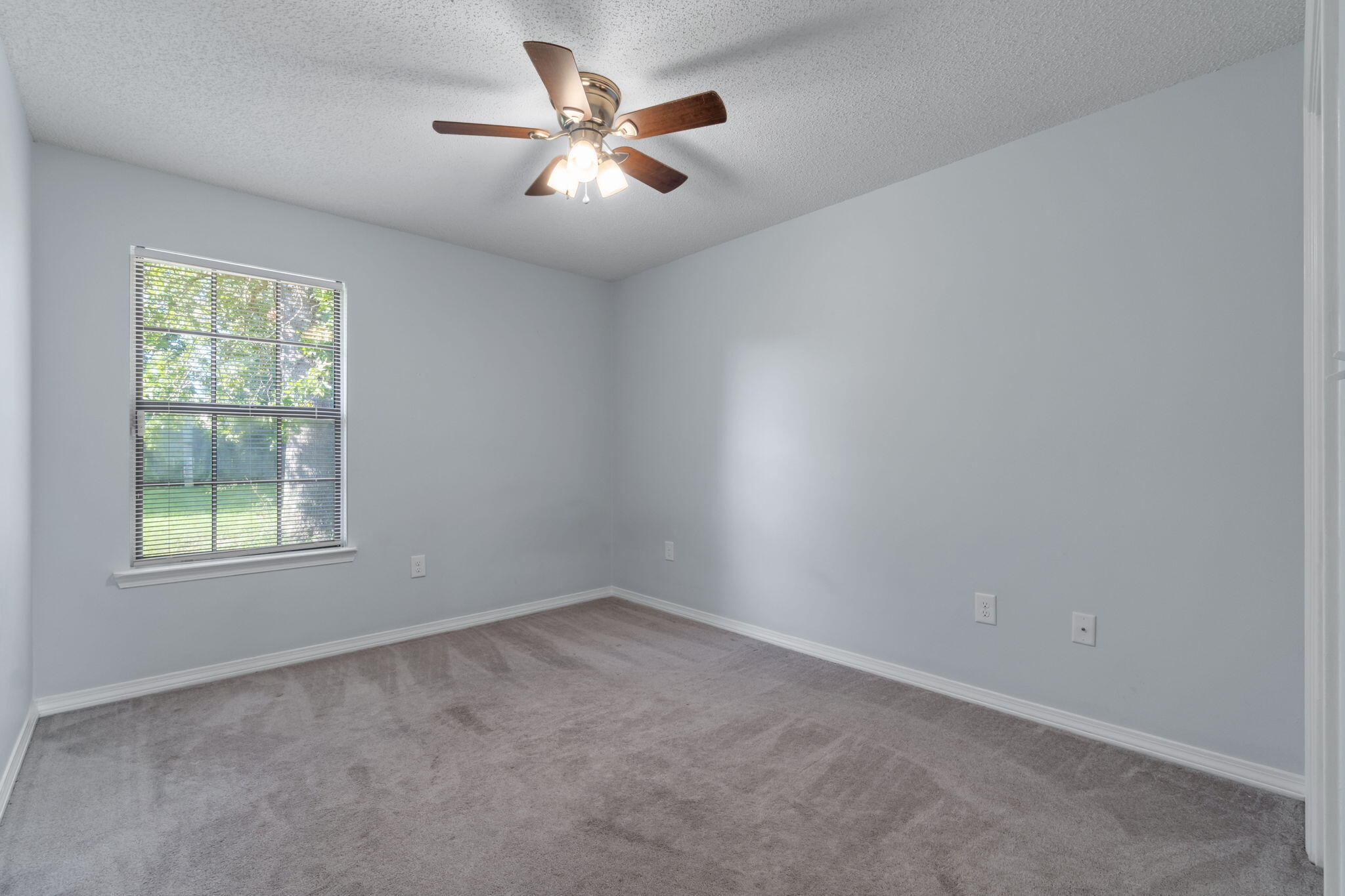 COUNTRYVIEW ESTATES 3RD ADDN - Residential Lease