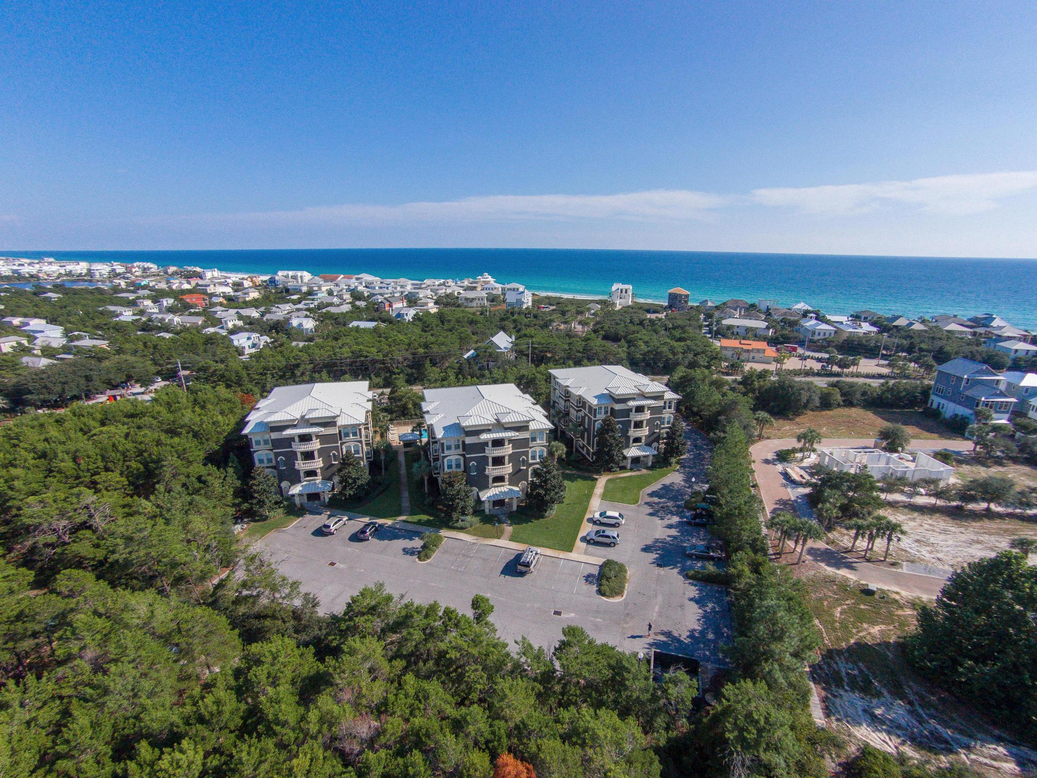 SEAVIEW VILLAS - Residential