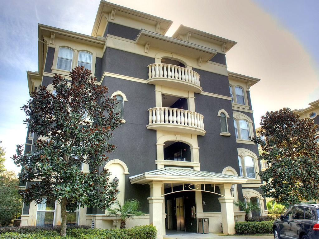 SEAVIEW VILLAS - Residential