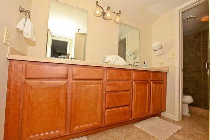 WATERVIEW TOWERS - Residential