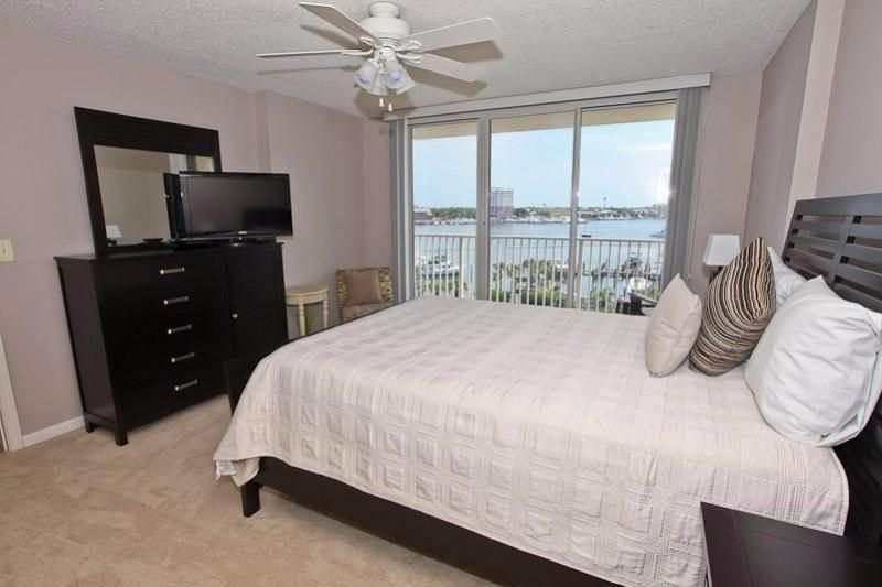 WATERVIEW TOWERS - Residential