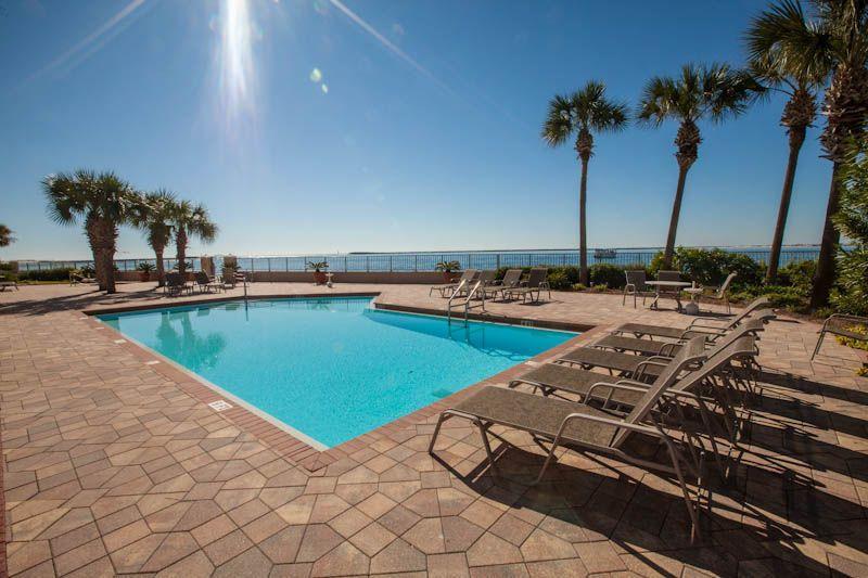 WATERVIEW TOWERS - Residential