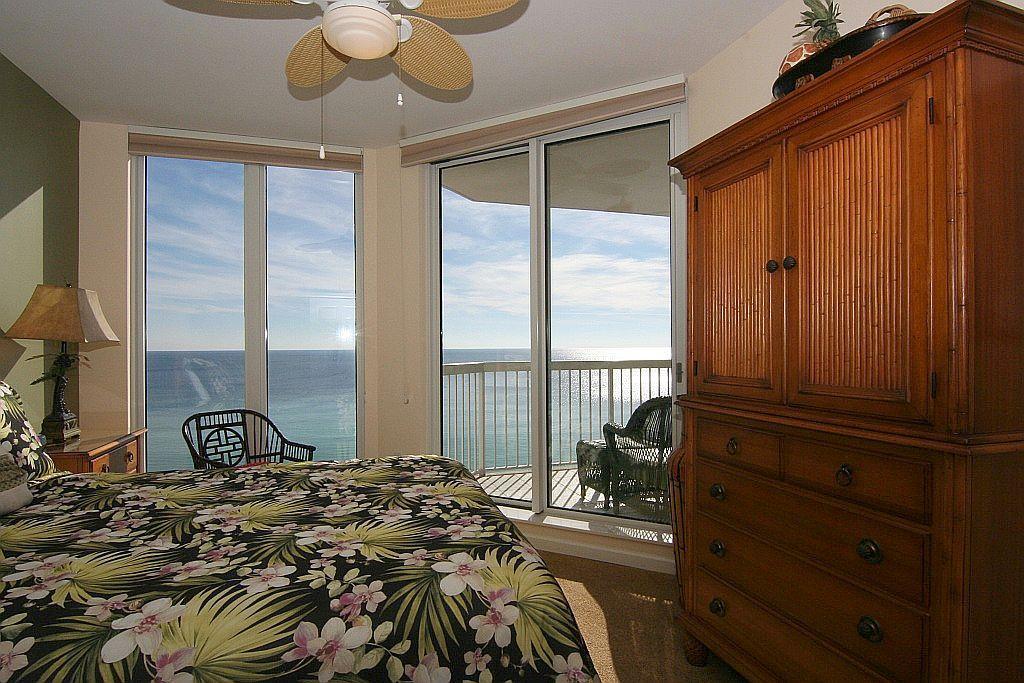 SILVER BEACH TOWERS - Residential