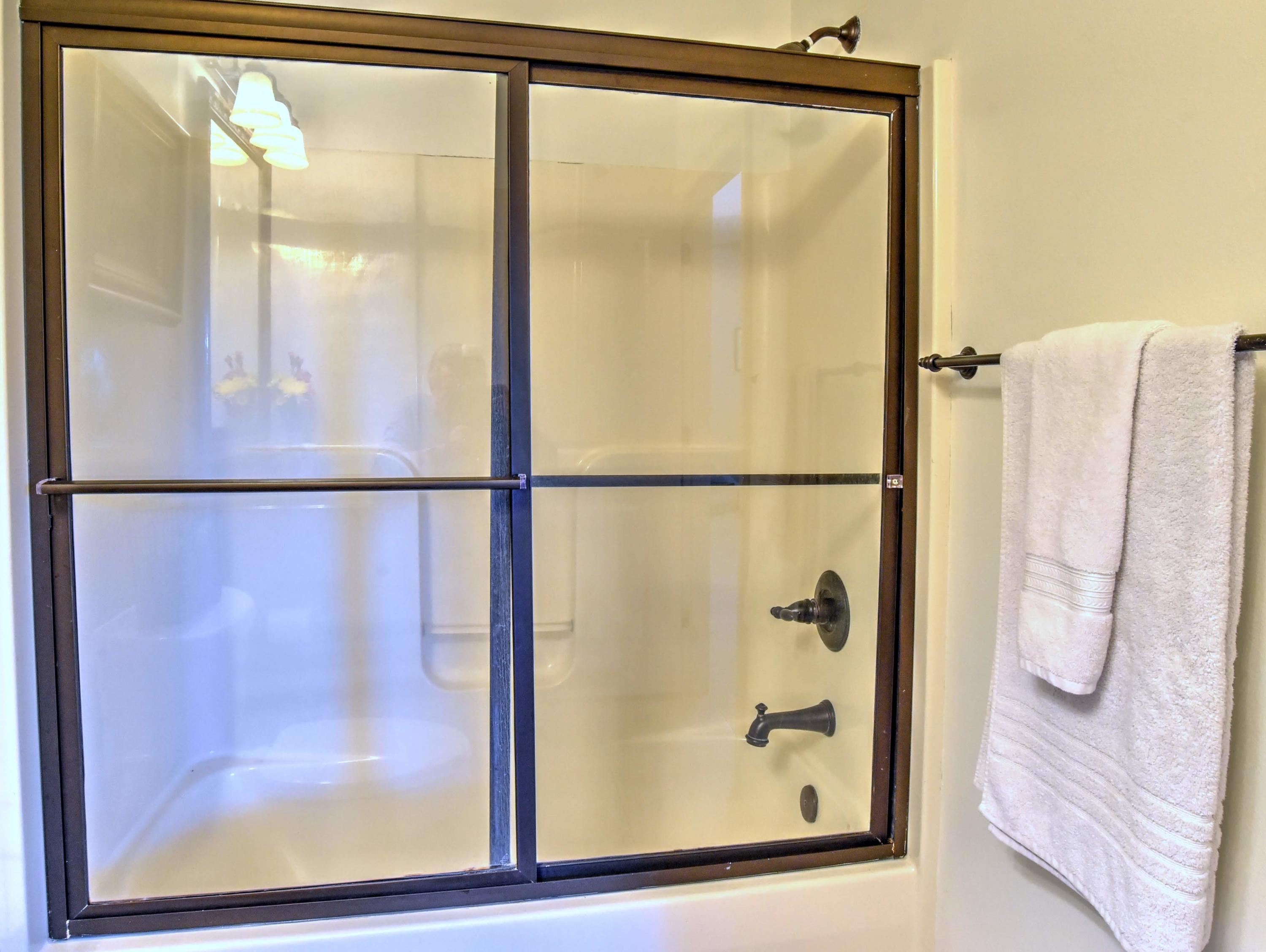 THE COTTAGES OF SHORTLINE LAKE EST - Residential