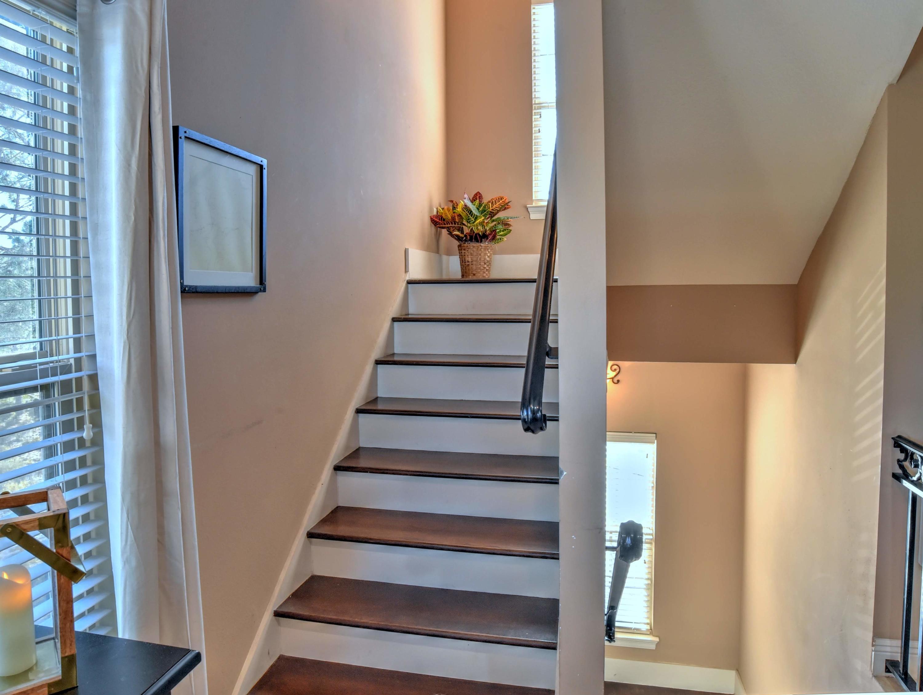 THE COTTAGES OF SHORTLINE LAKE EST - Residential