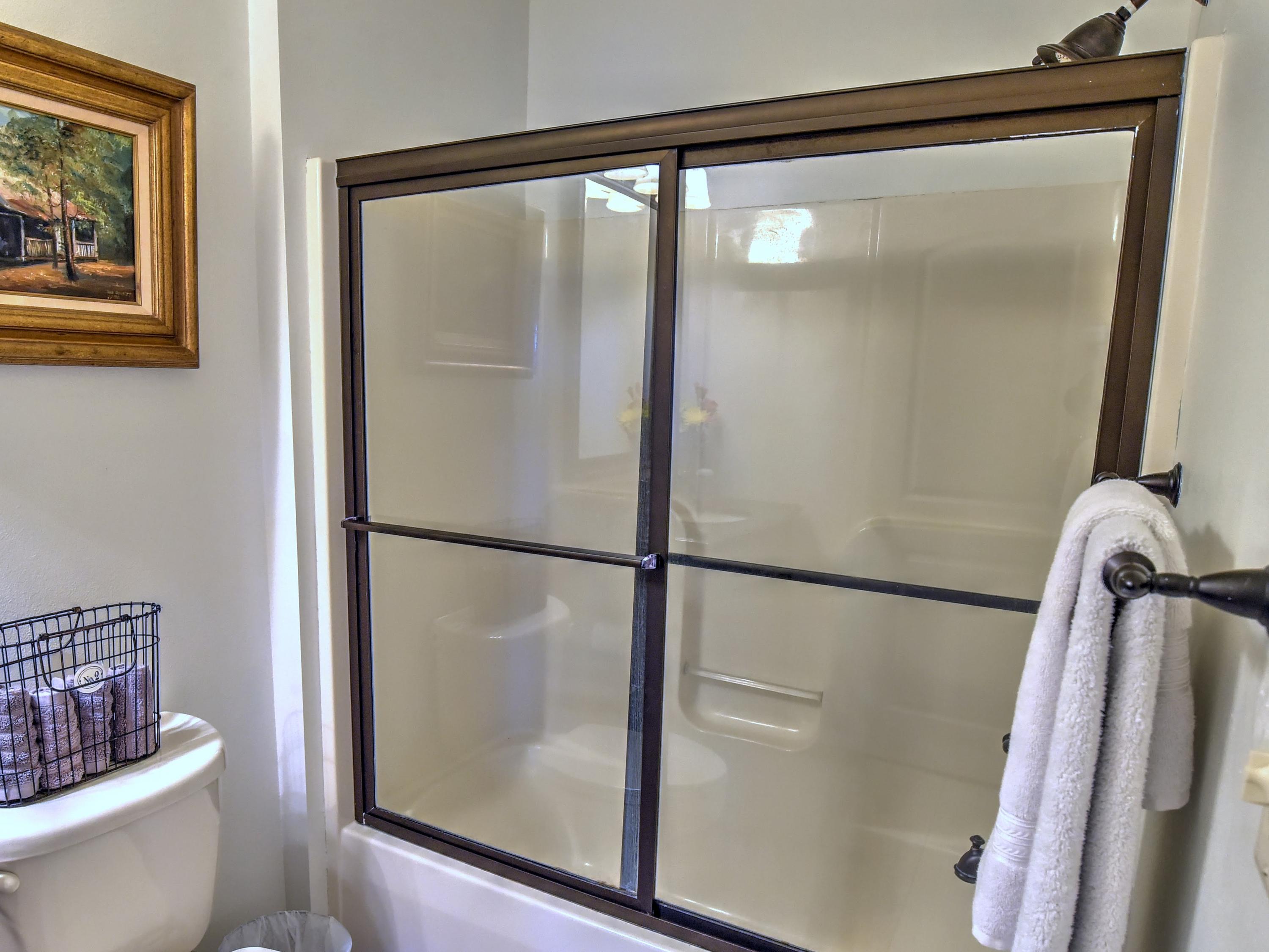 THE COTTAGES OF SHORTLINE LAKE EST - Residential