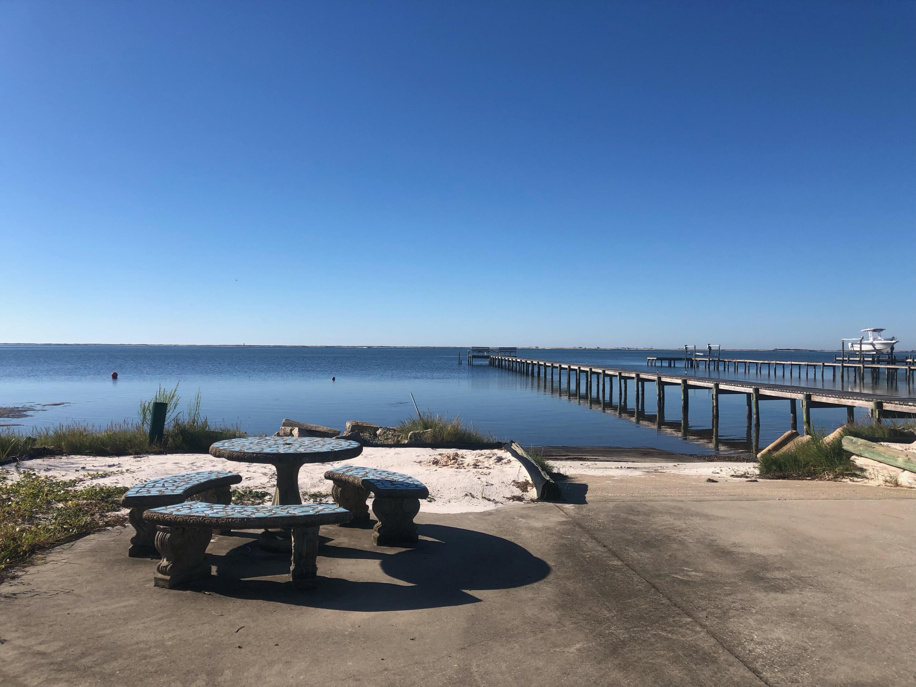 SMUGGLERS COVE - Land