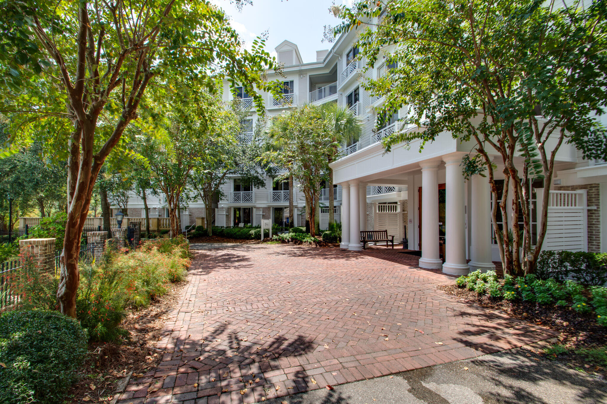 BAHIA CONDO - Residential