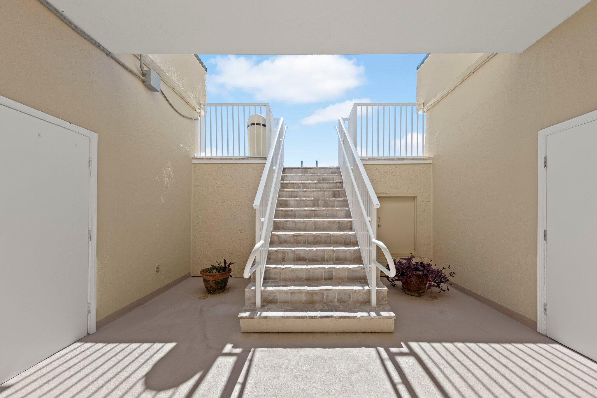 GULFSIDE BEACH CONDO - Residential