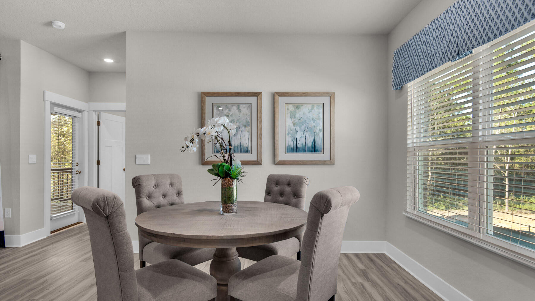 Roman Oaks - Residential