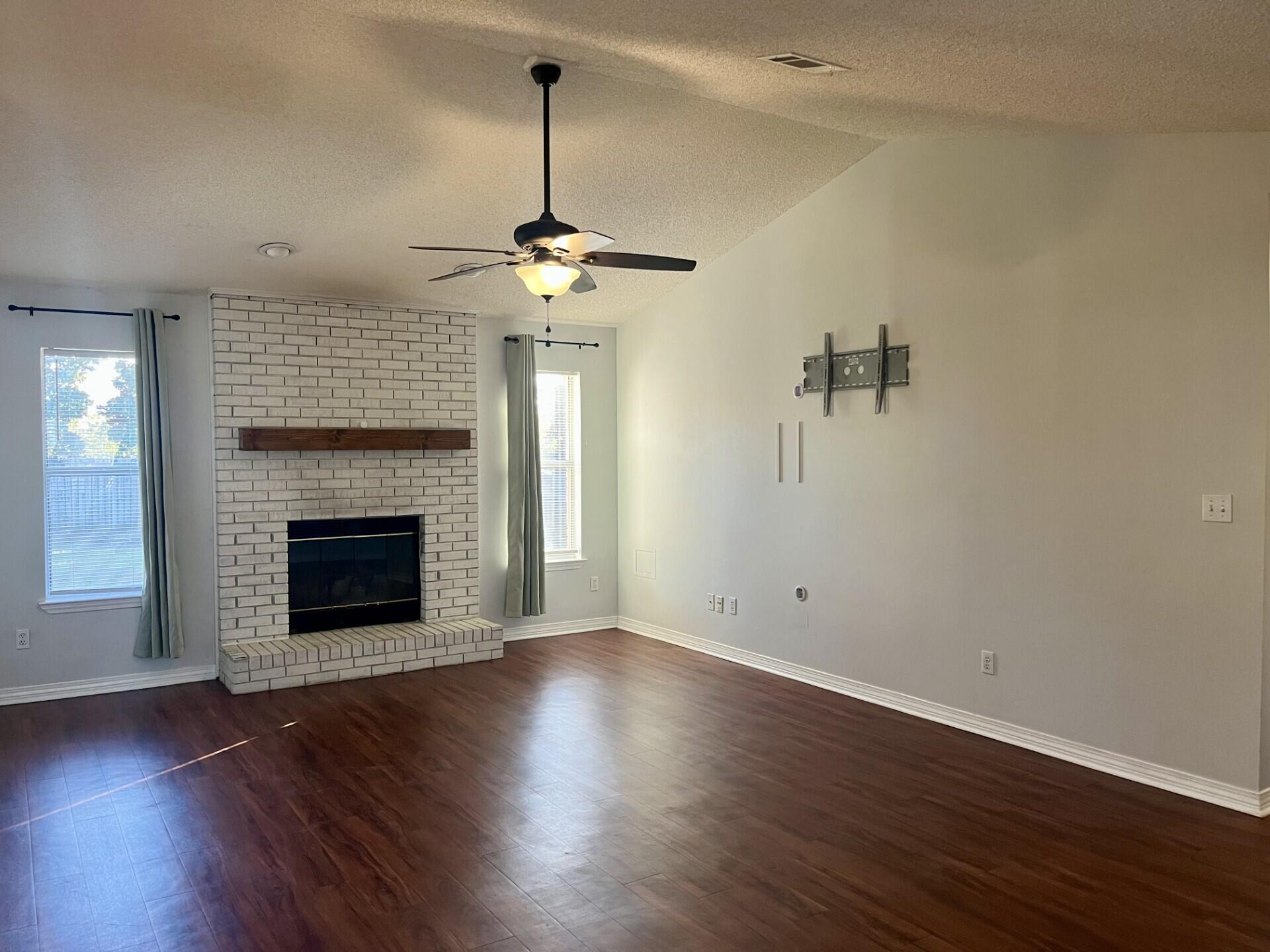 JACKSON TRAIL - Residential Lease