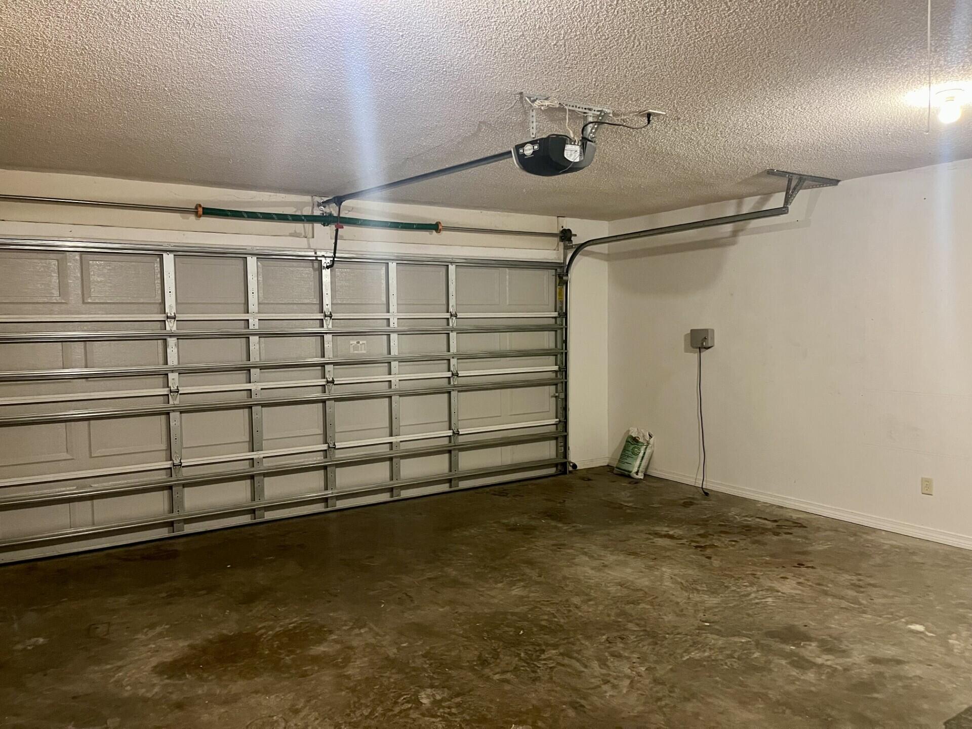 JACKSON TRAIL - Residential Lease