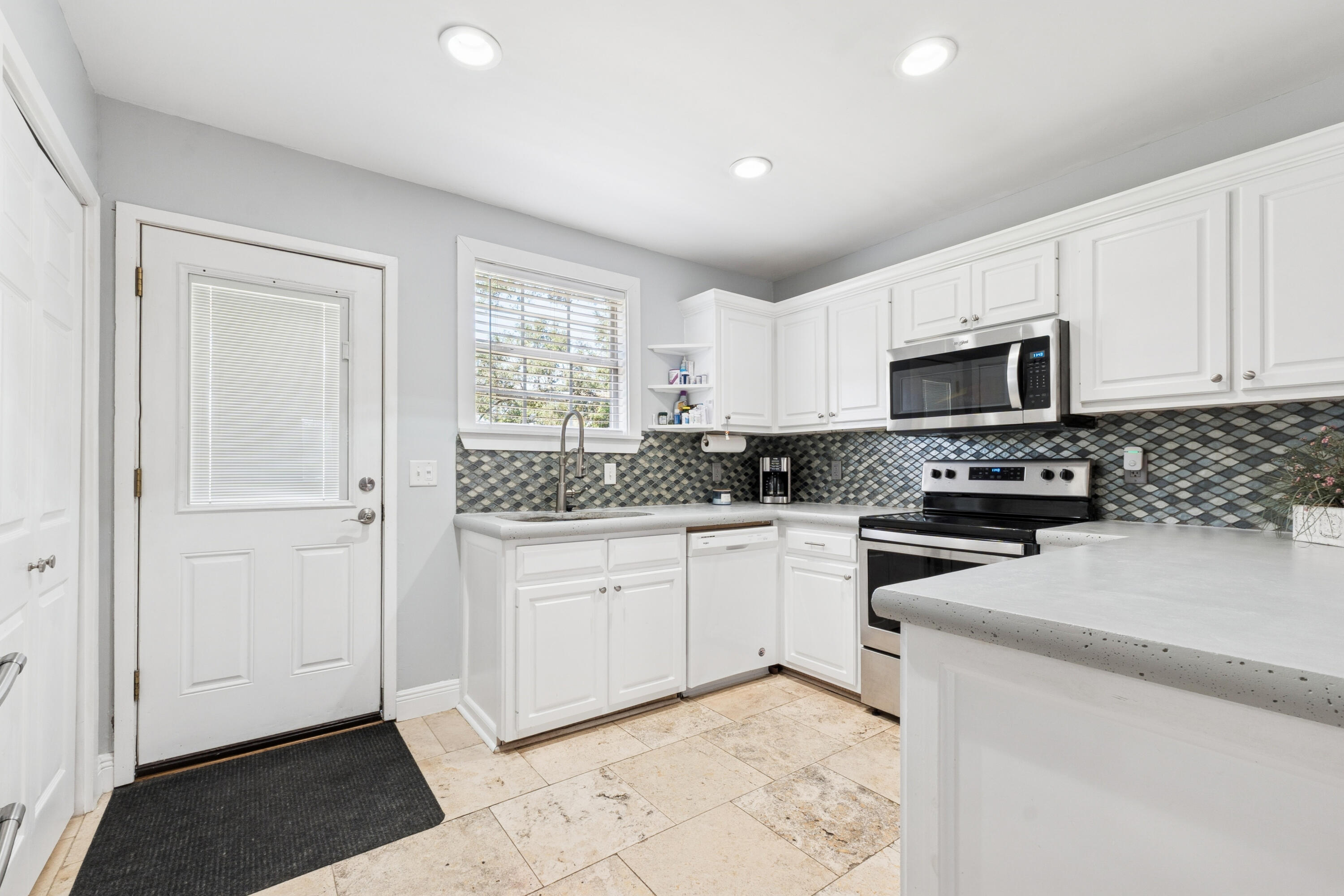 NO RECORDED SUBDIVISION - Residential