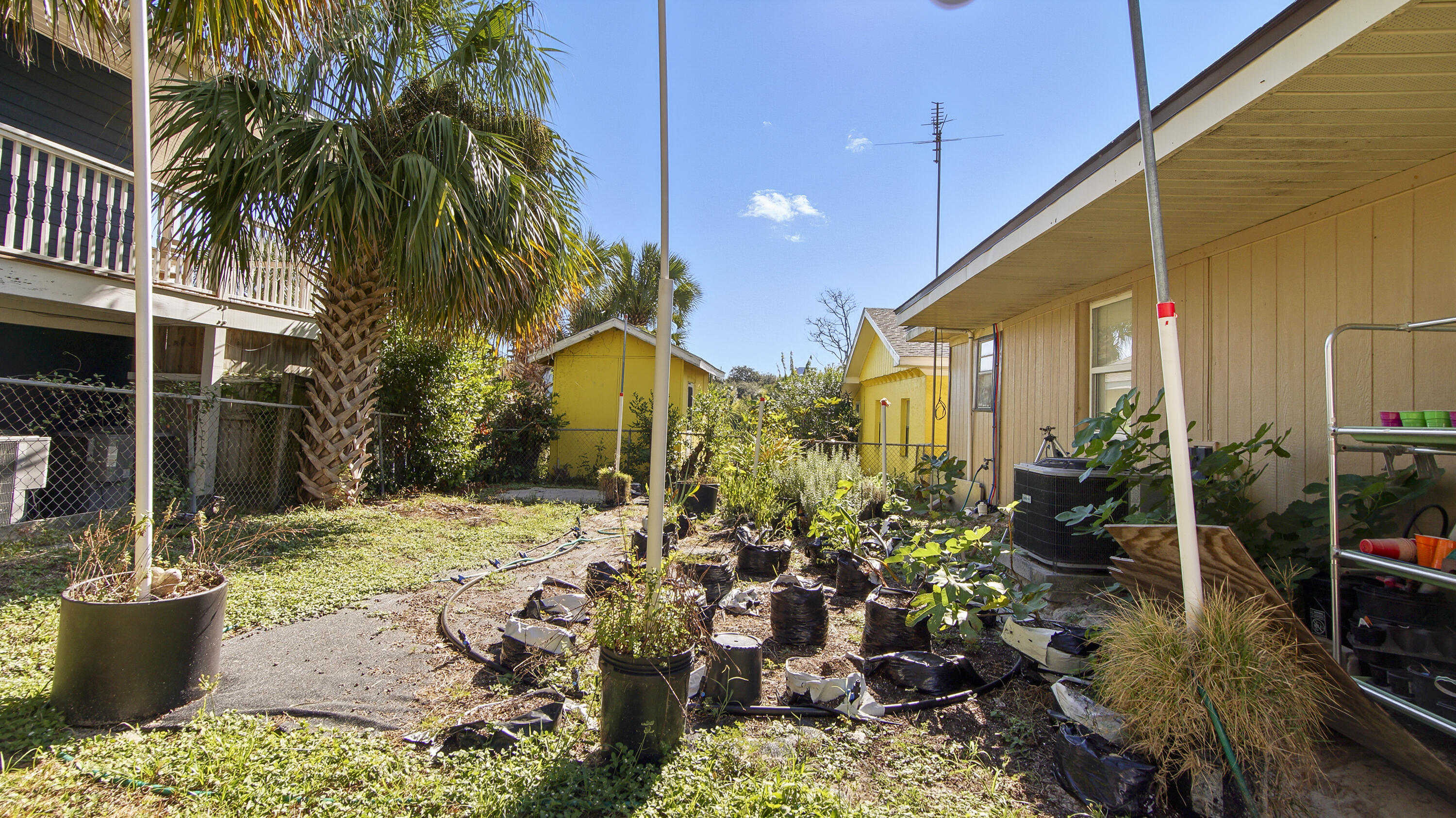 LAGUNA BEACH ESTATES 9TH ADDN - Residential
