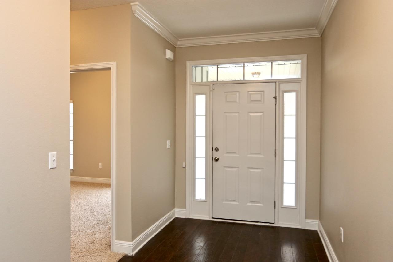 WHISPERING LAKE - Residential