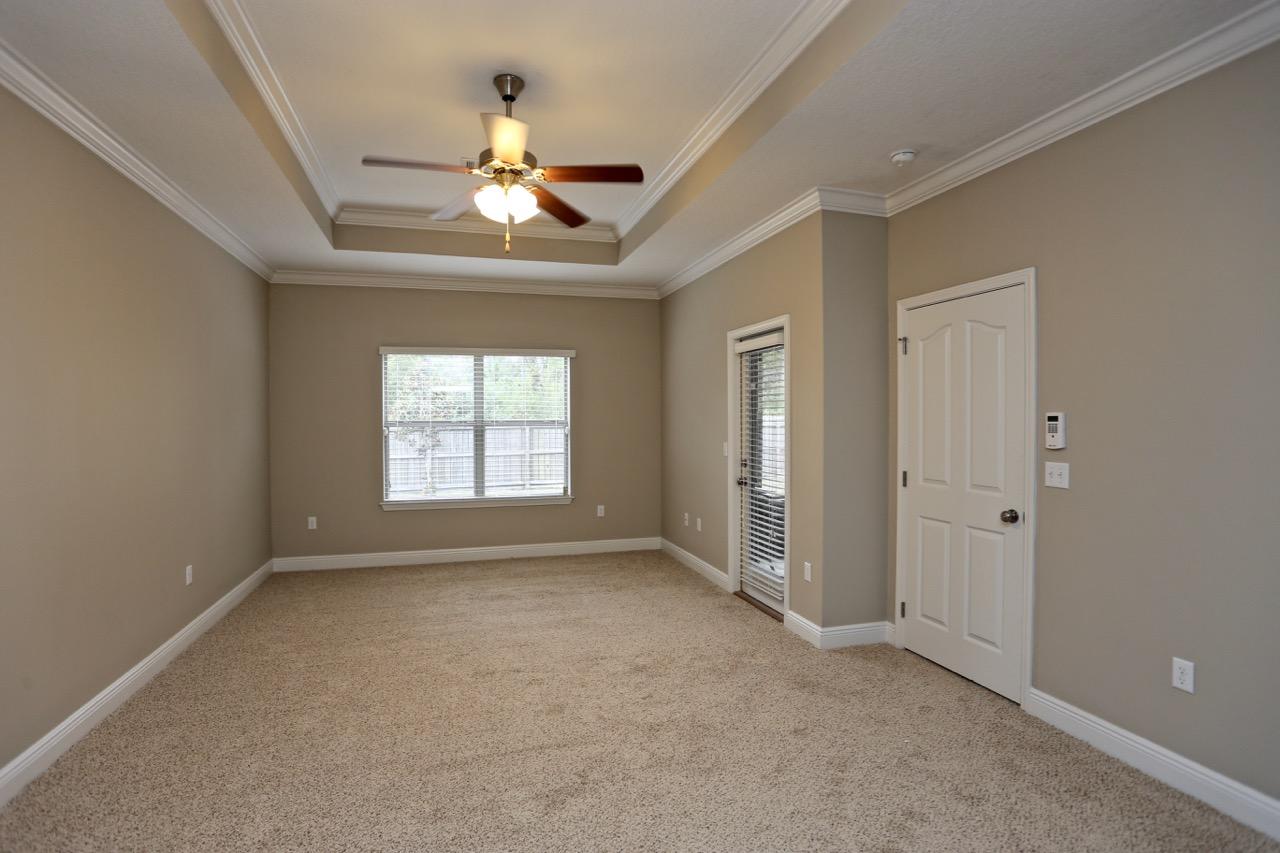 WHISPERING LAKE - Residential