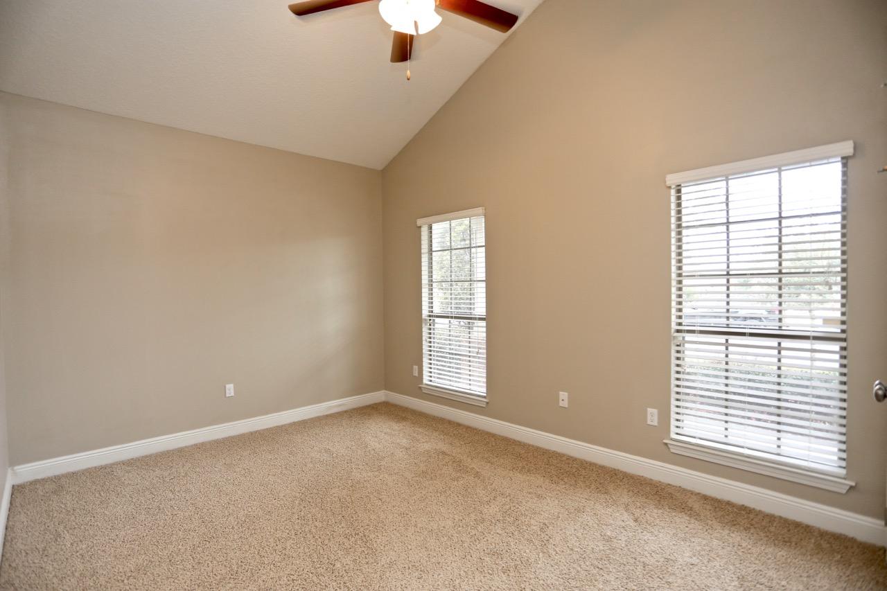 WHISPERING LAKE - Residential