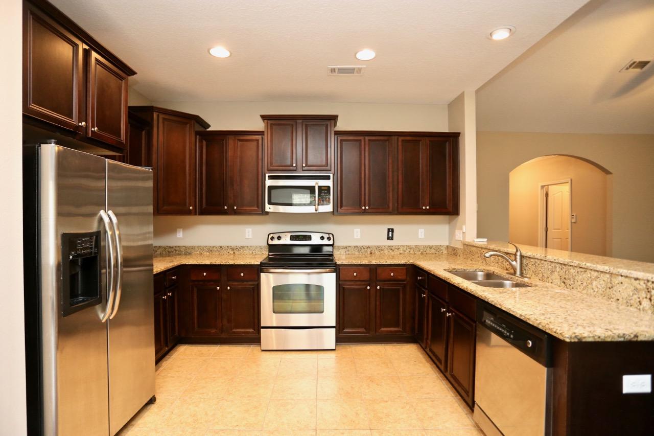 WHISPERING LAKE - Residential