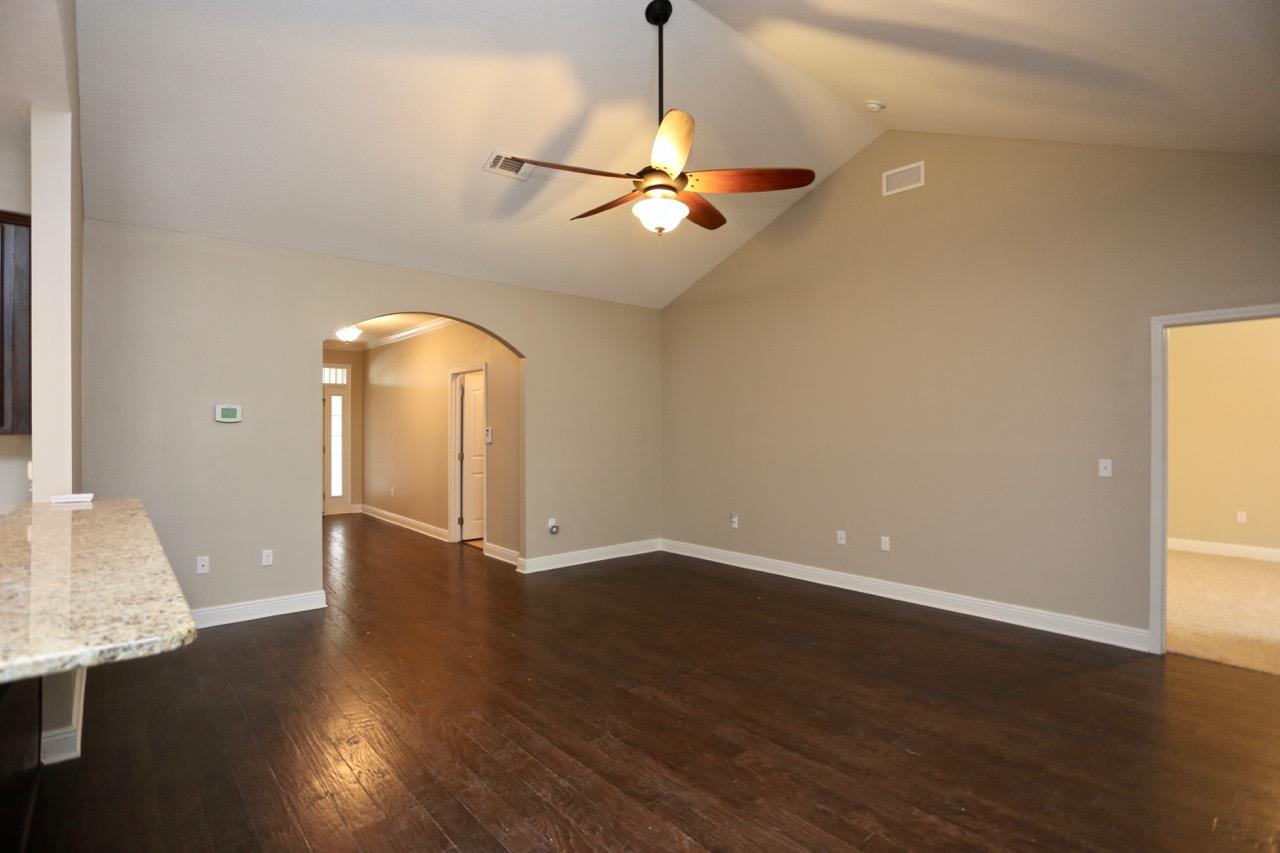 WHISPERING LAKE - Residential