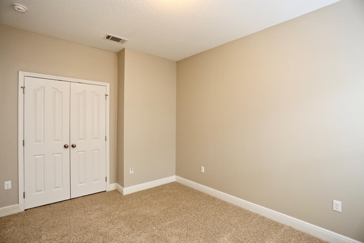 WHISPERING LAKE - Residential