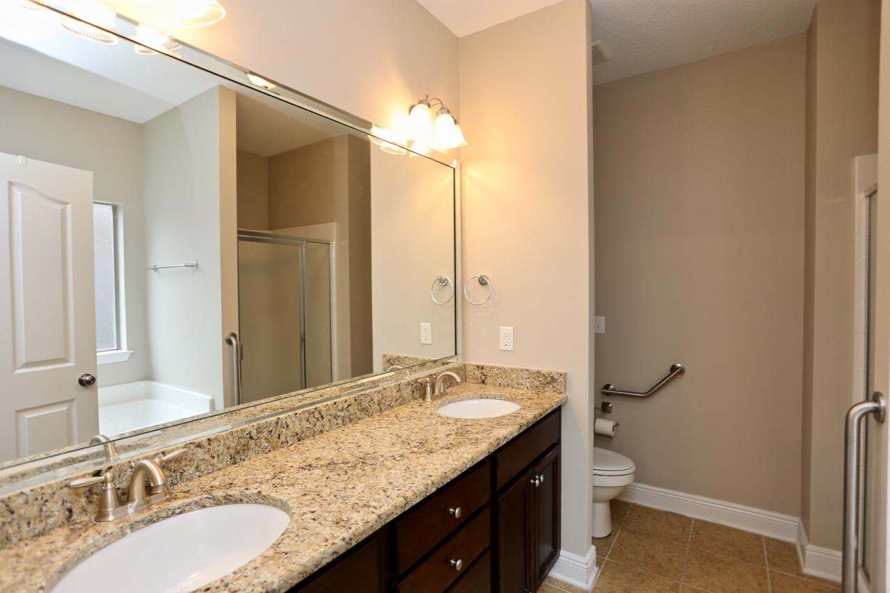 WHISPERING LAKE - Residential