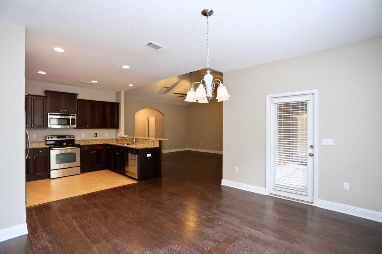 WHISPERING LAKE - Residential