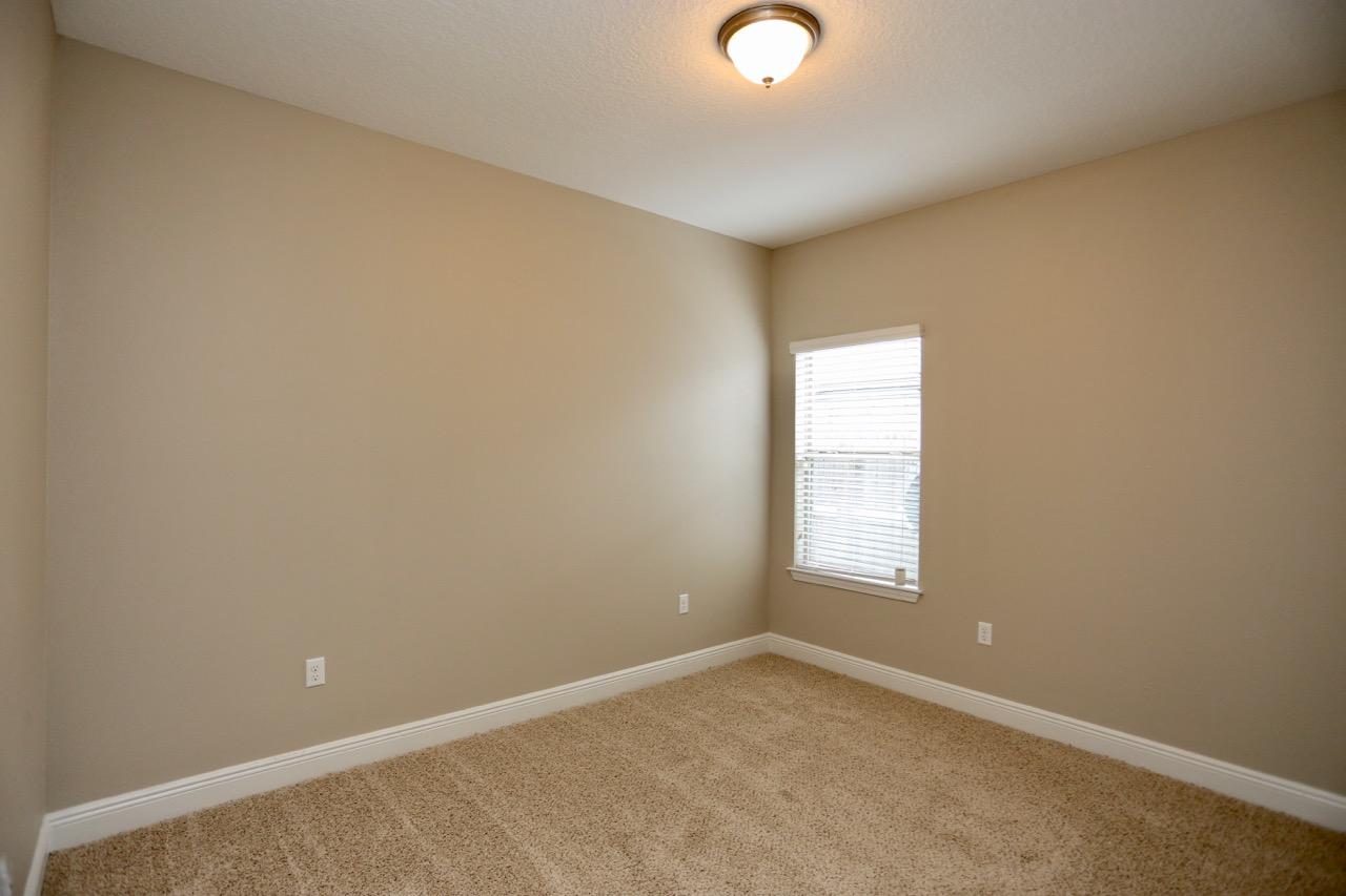 WHISPERING LAKE - Residential