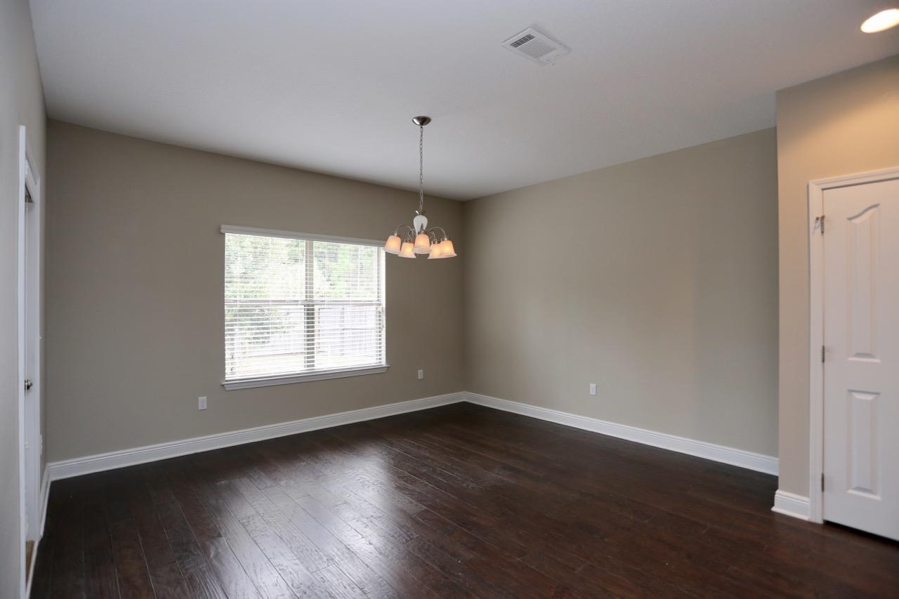 WHISPERING LAKE - Residential