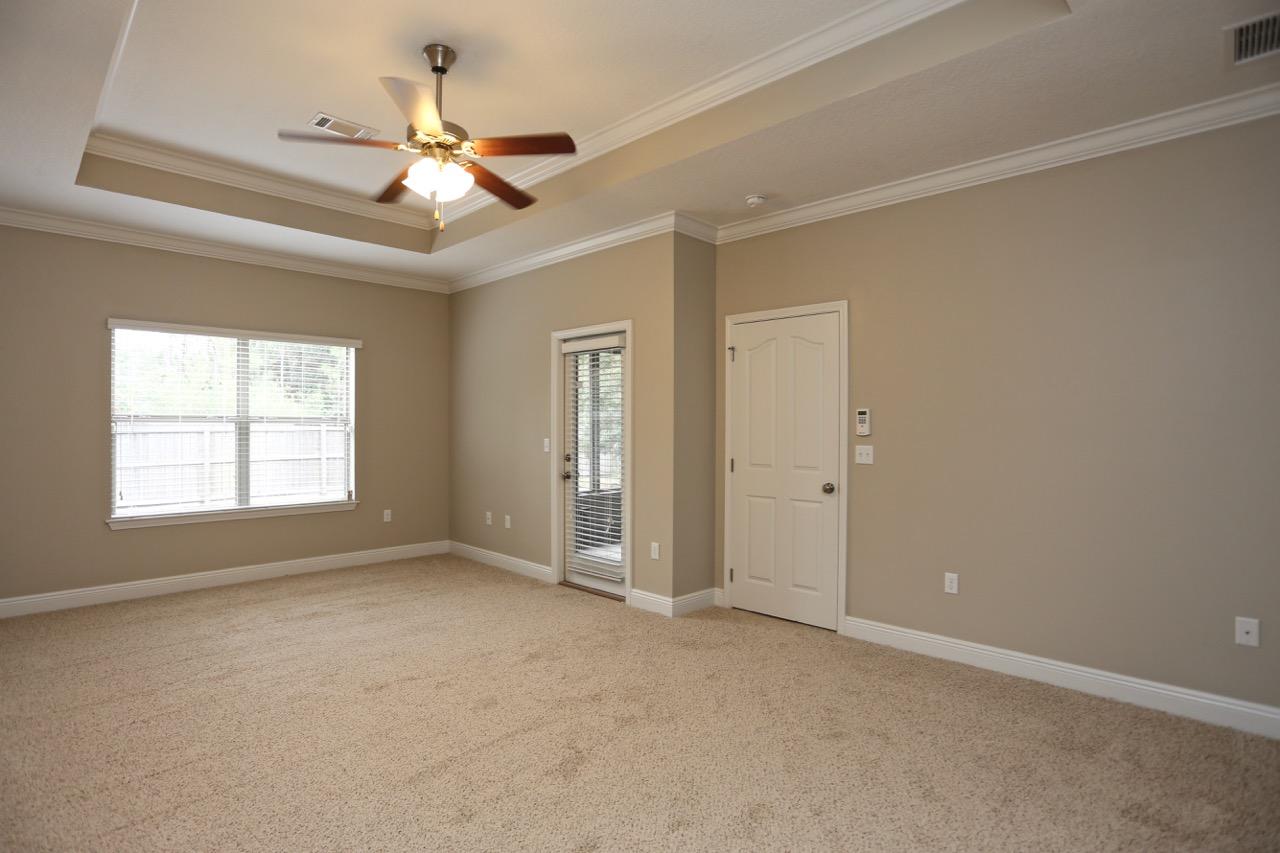 WHISPERING LAKE - Residential