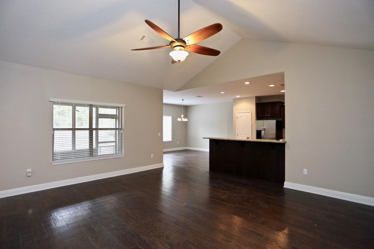 WHISPERING LAKE - Residential