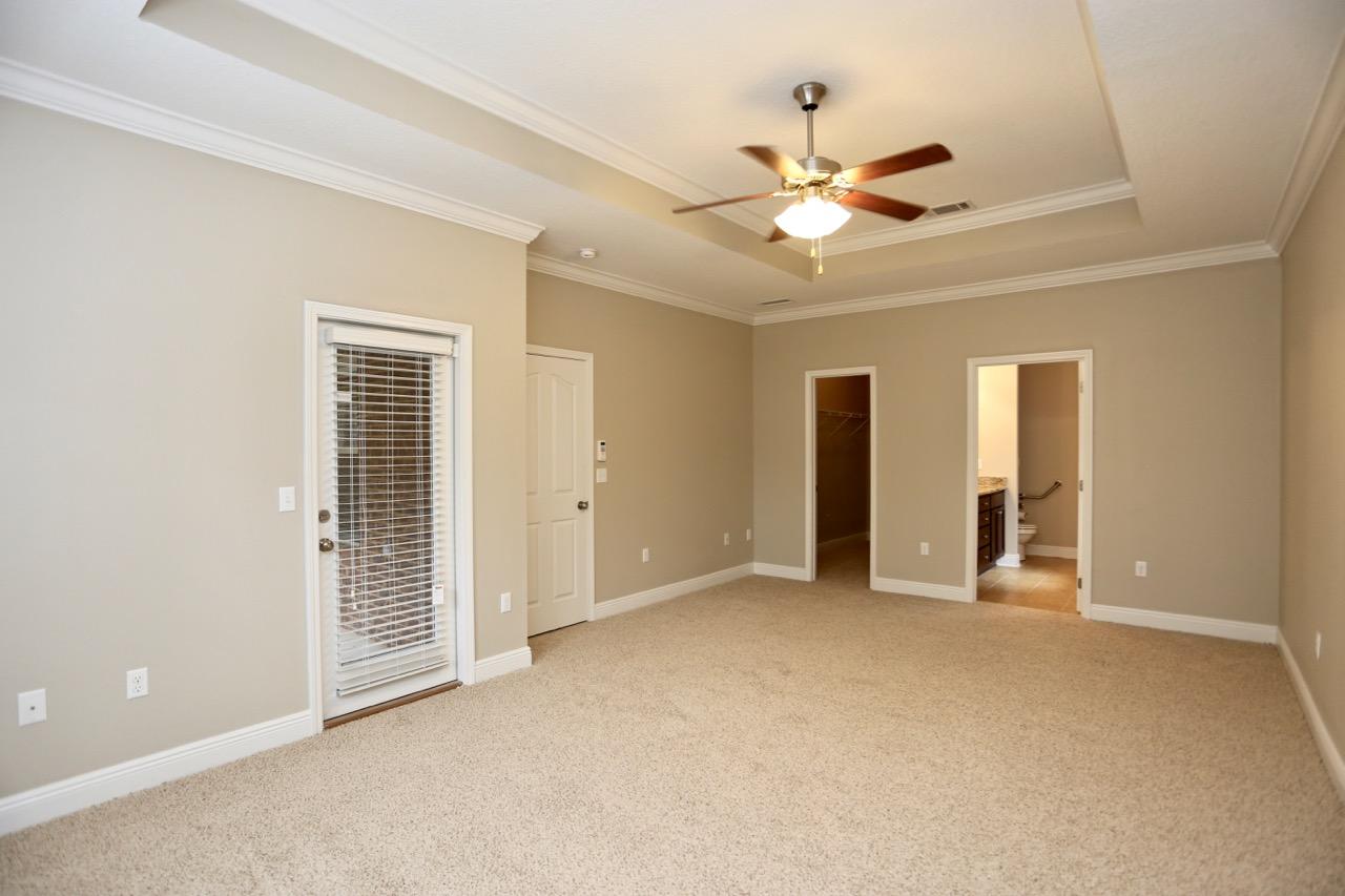 WHISPERING LAKE - Residential