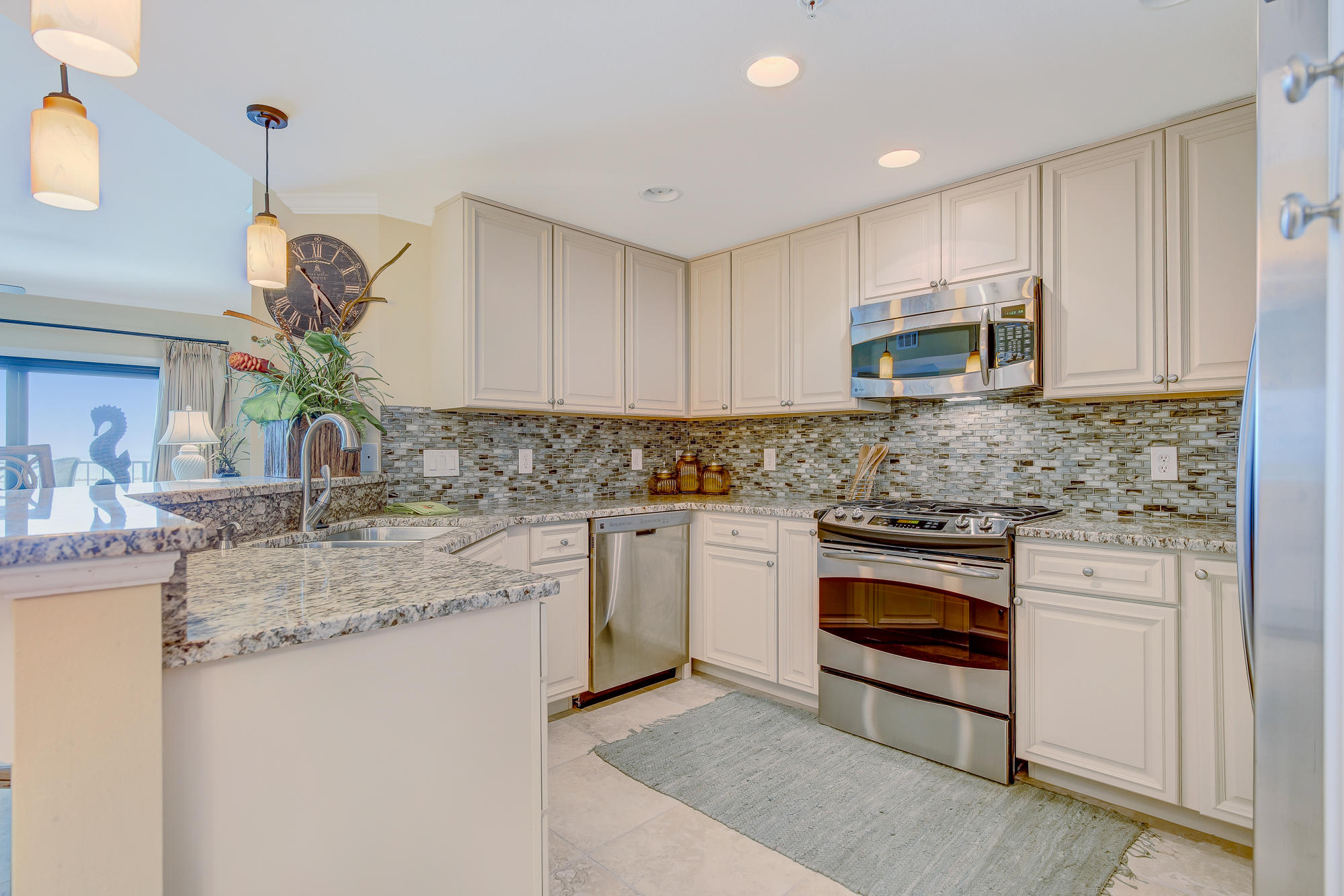 WATERVIEW TOWERS YACHT CLUB - Residential