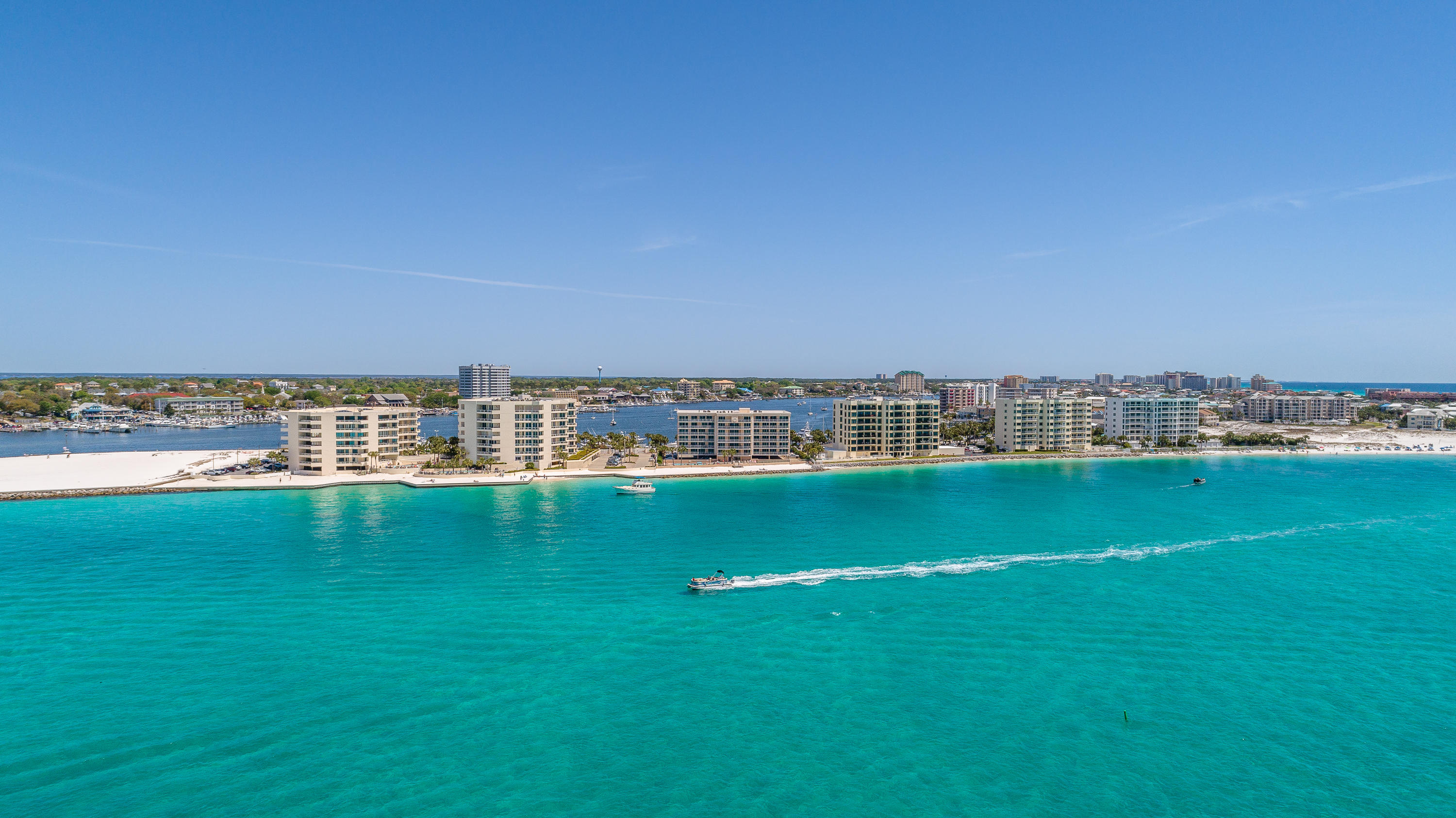 WATERVIEW TOWERS YACHT CLUB - Residential