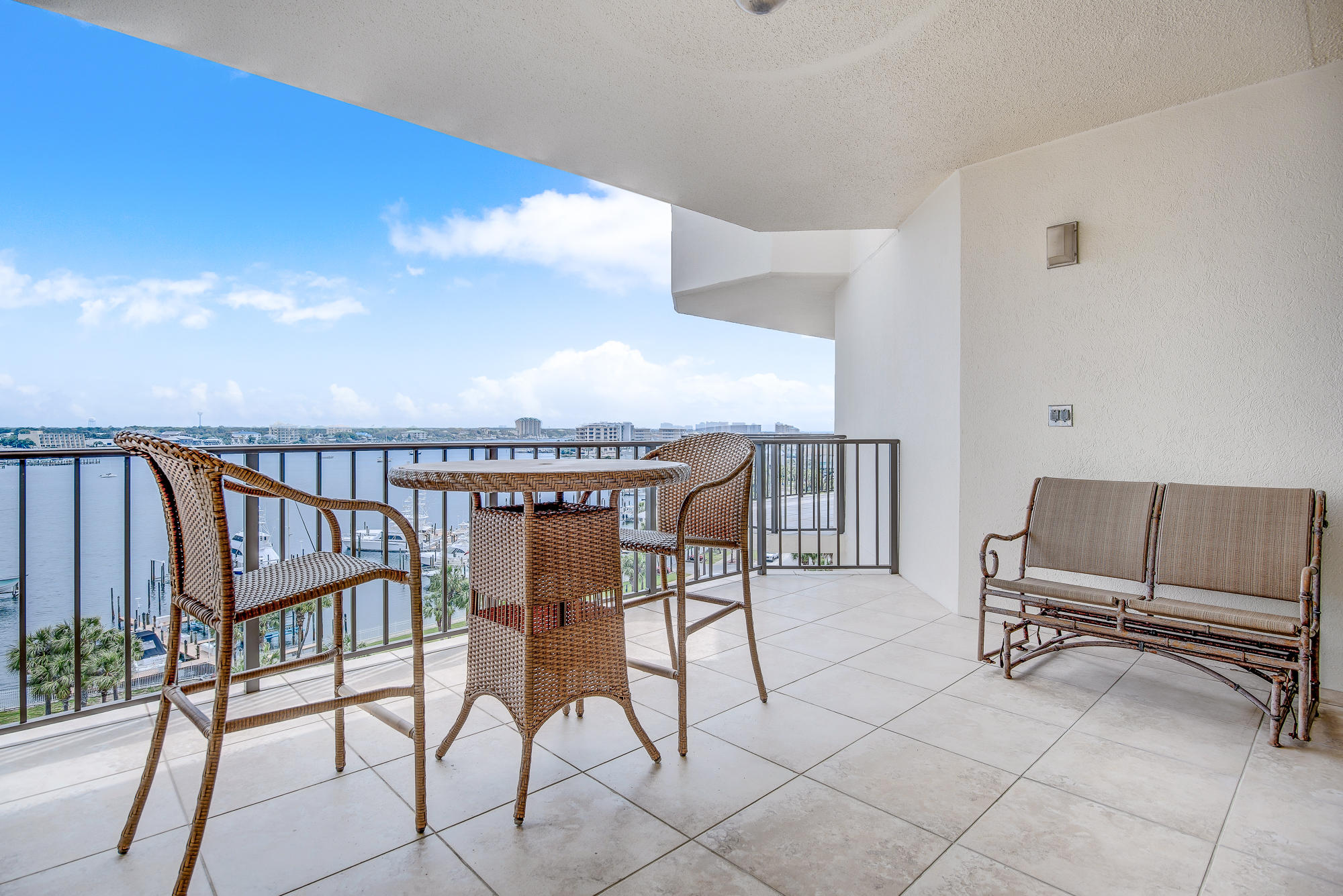 WATERVIEW TOWERS YACHT CLUB - Residential