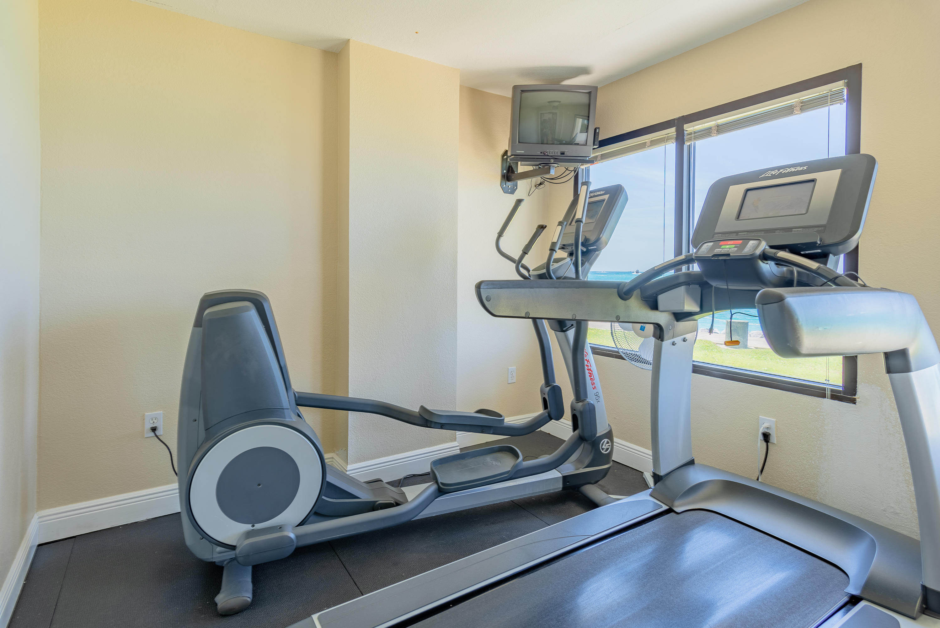 WATERVIEW TOWERS YACHT CLUB - Residential