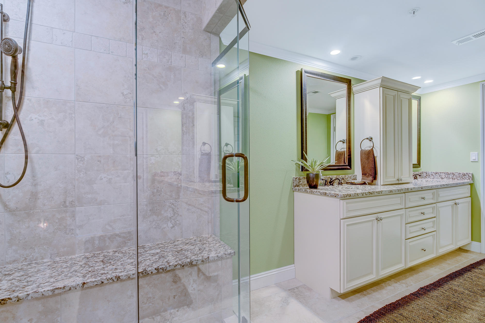 WATERVIEW TOWERS YACHT CLUB - Residential