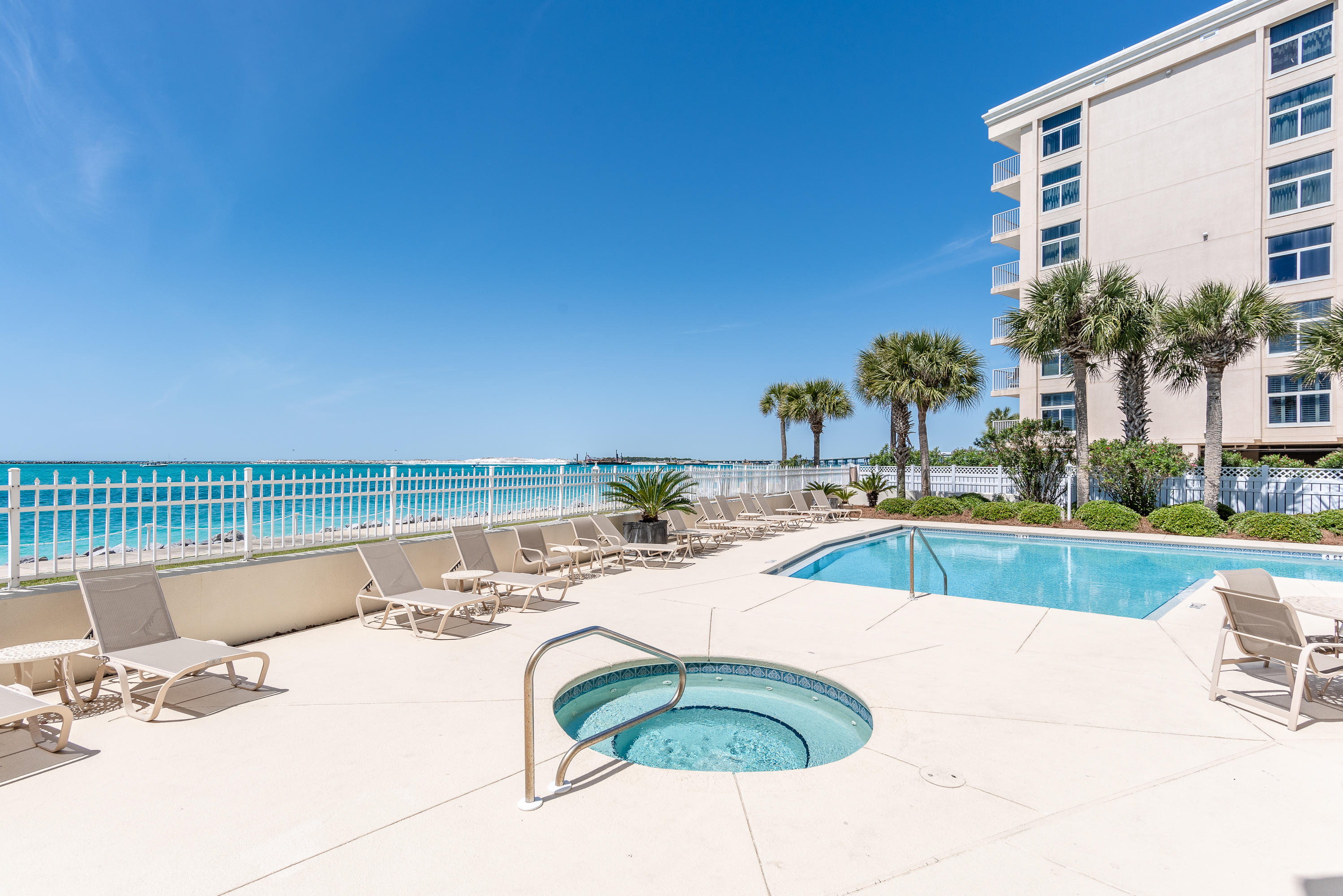 WATERVIEW TOWERS YACHT CLUB - Residential