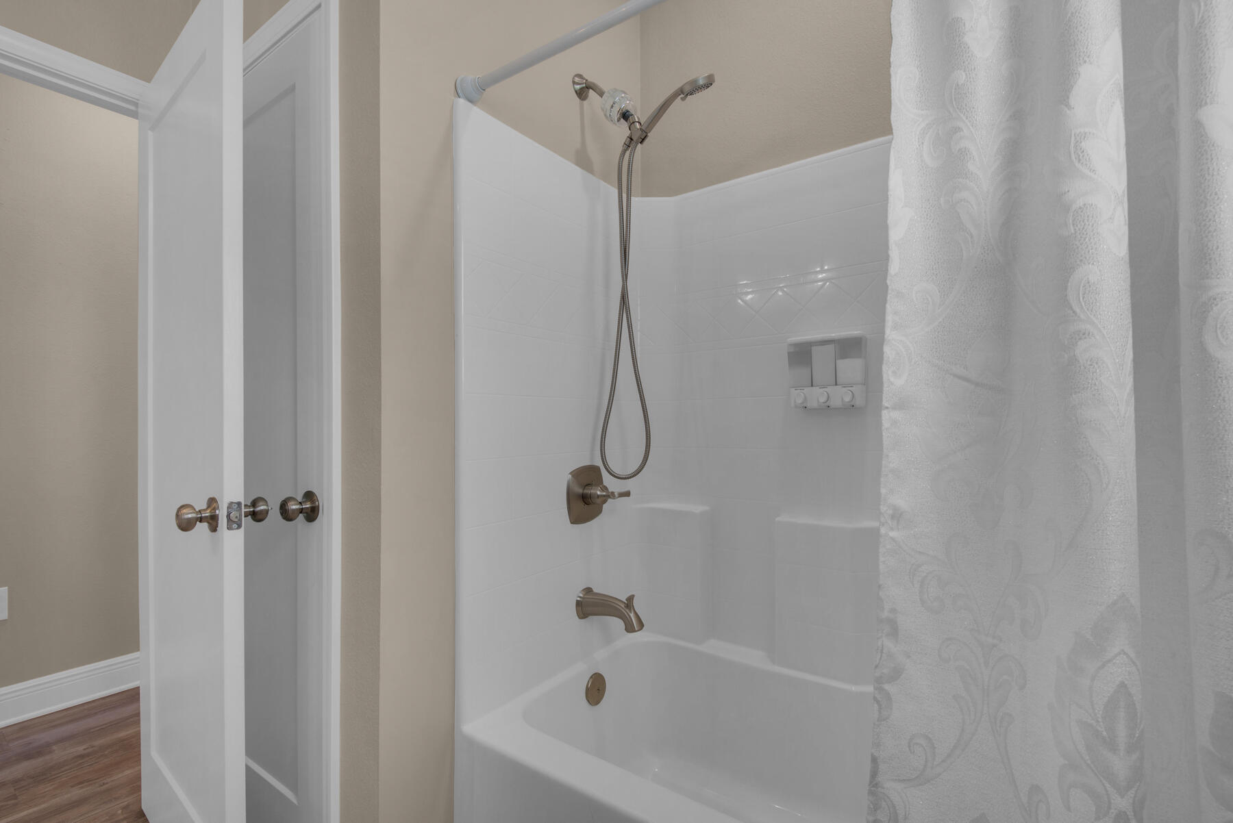 CASA LOMA S/D - Residential Lease