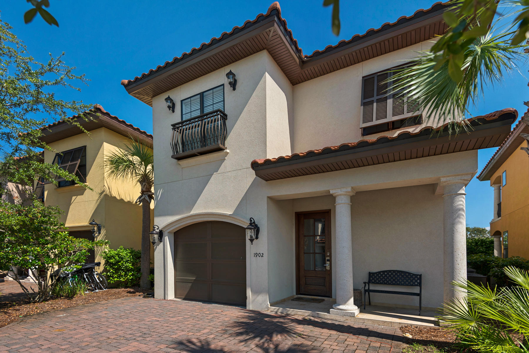 VILLA LAGO - Residential