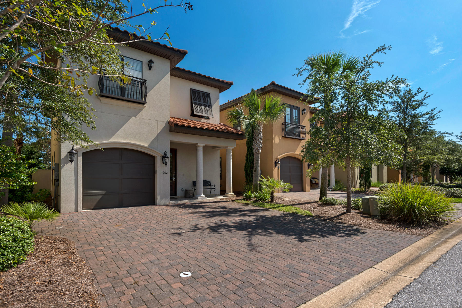 VILLA LAGO - Residential