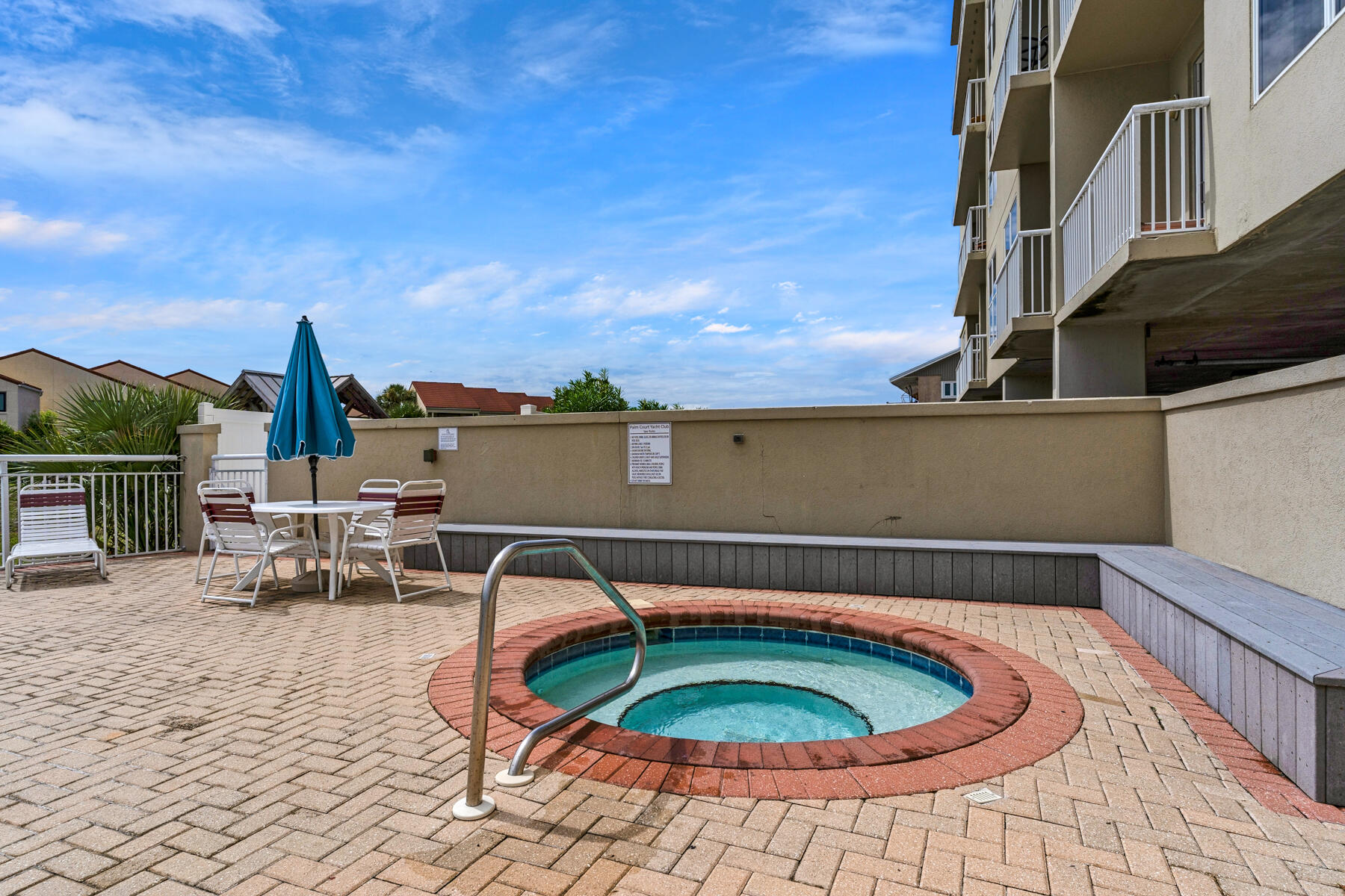 PALM COURT YACHT CLUB - Residential